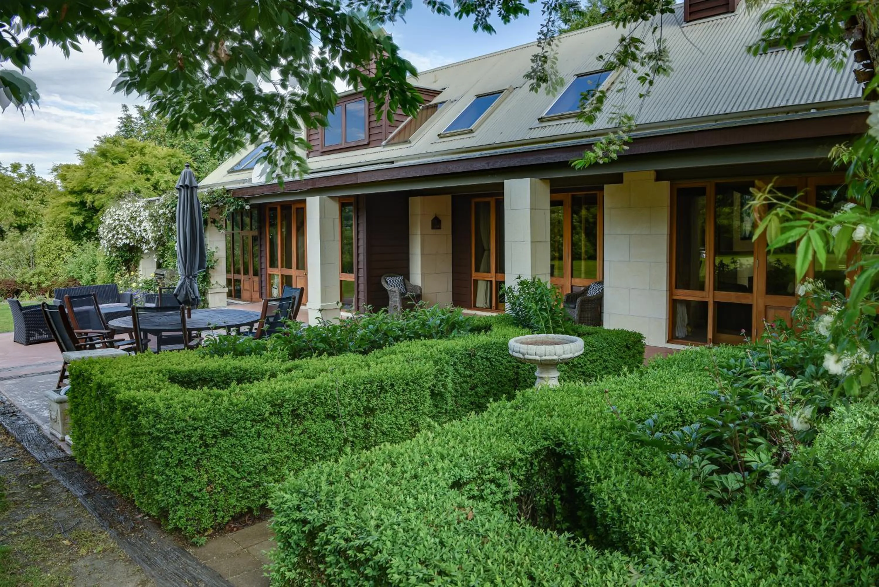 Manata Homestead & Lodge