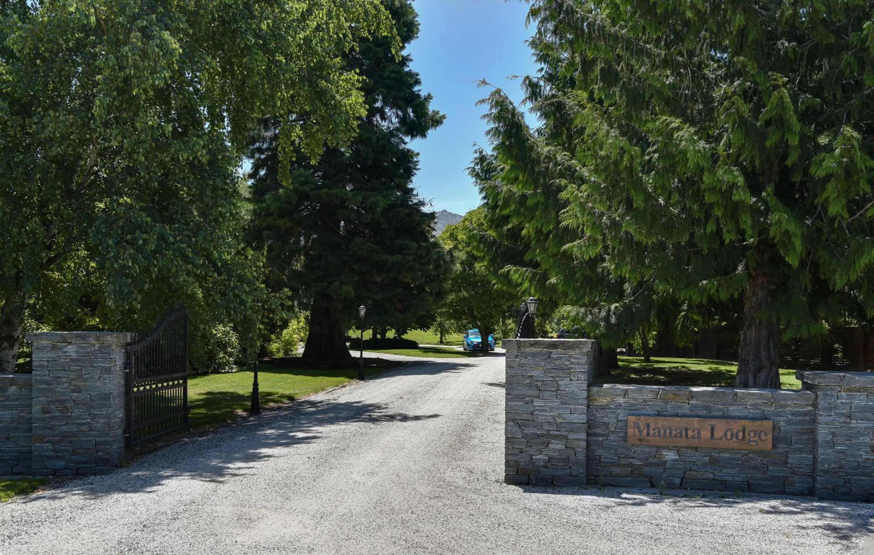 Manata Homestead & Lodge