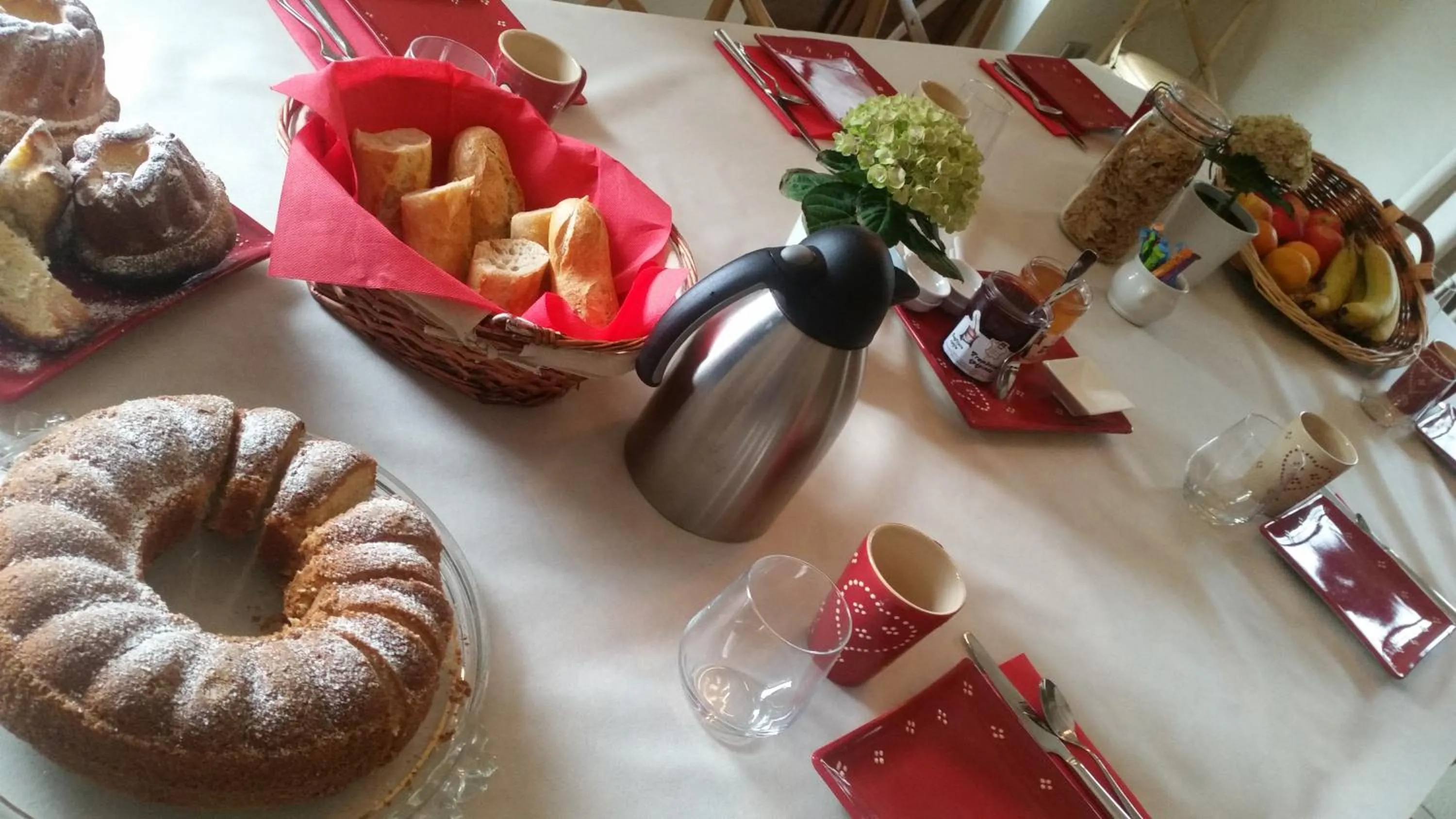 Food and drinks in Les Chambres Chez Christine