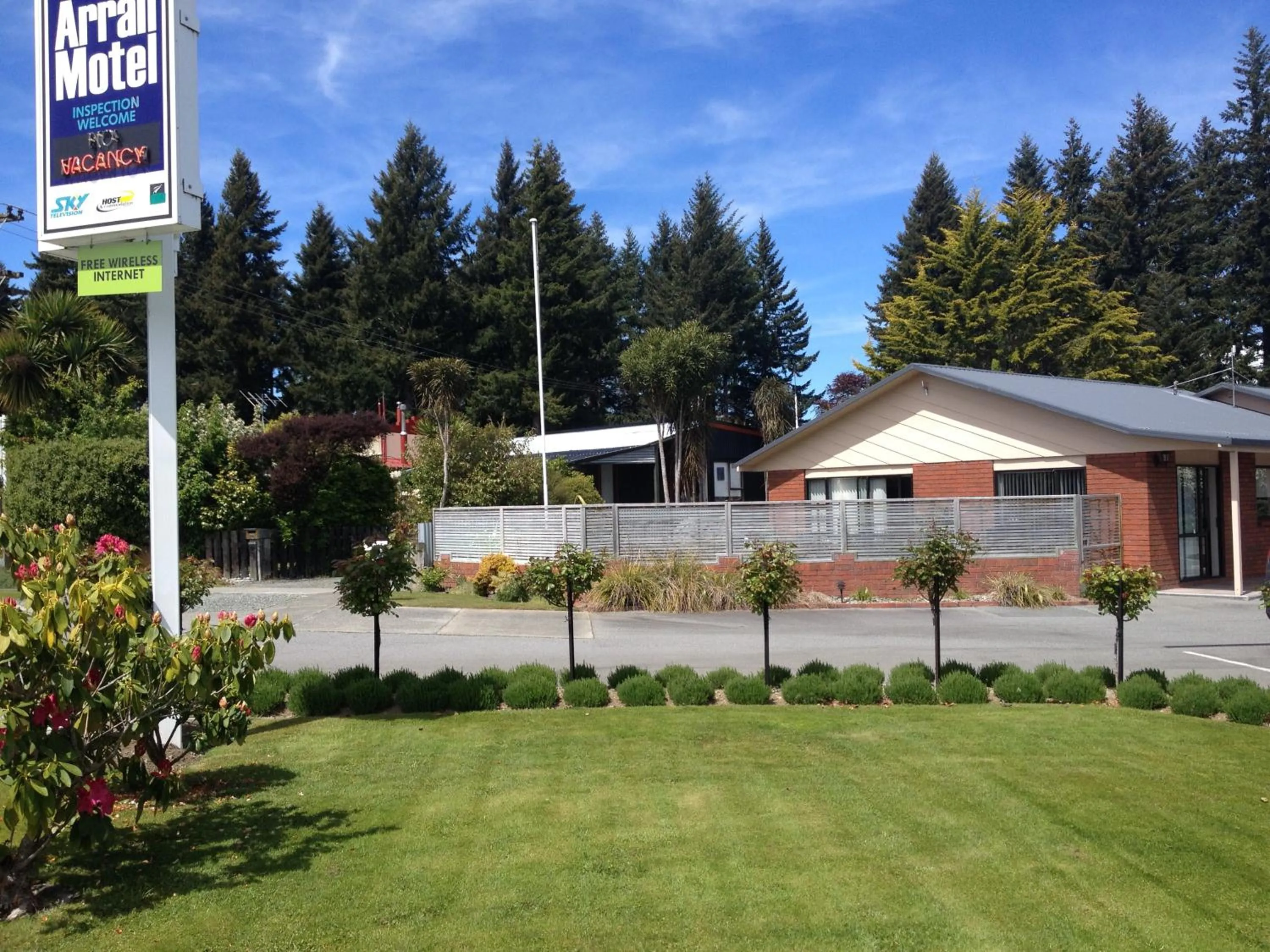 Facade/entrance in Arran Motel