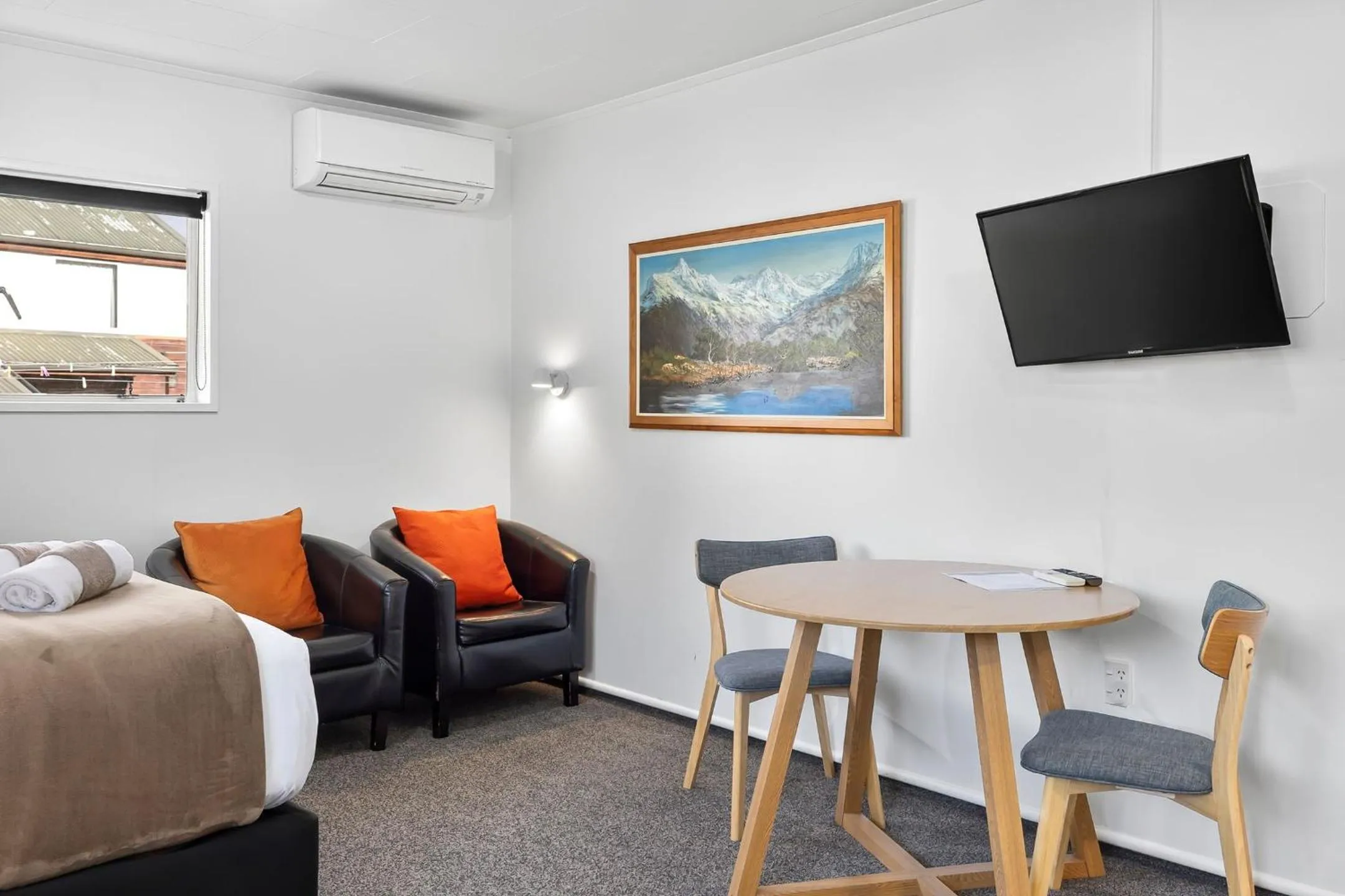 TV and multimedia in Alpine Motel