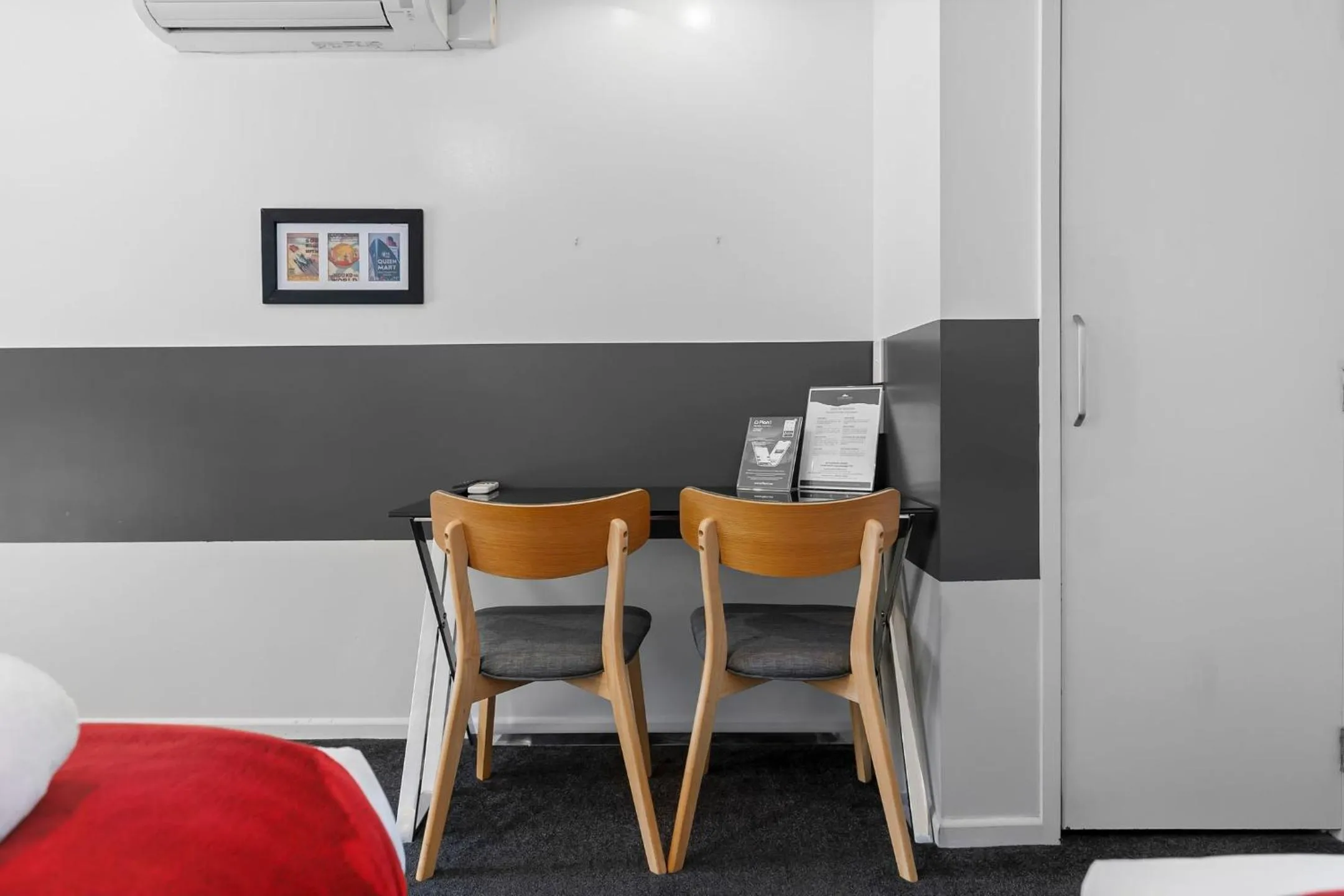 Seating area in Alpine Motel