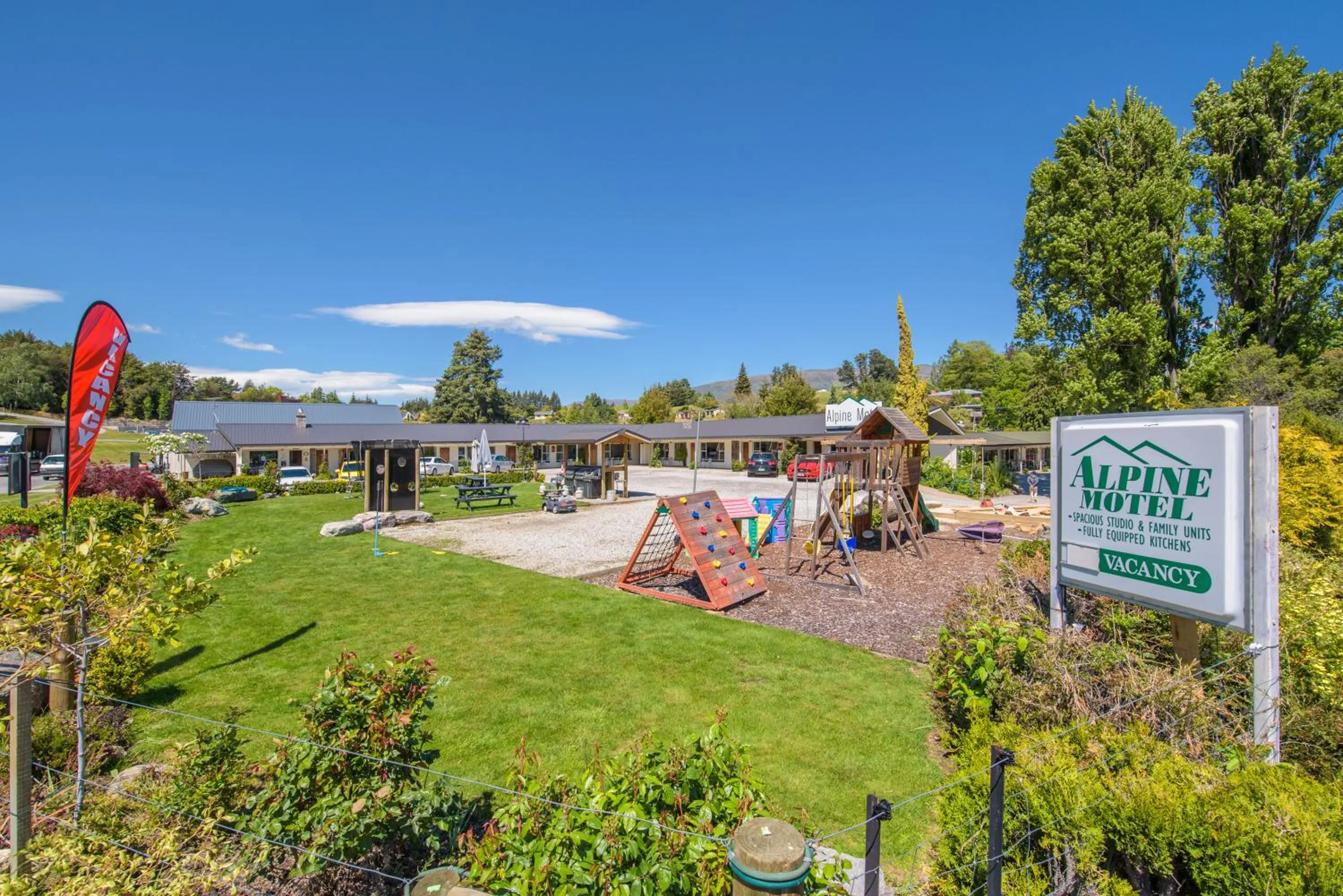 BBQ facilities in Alpine Motel