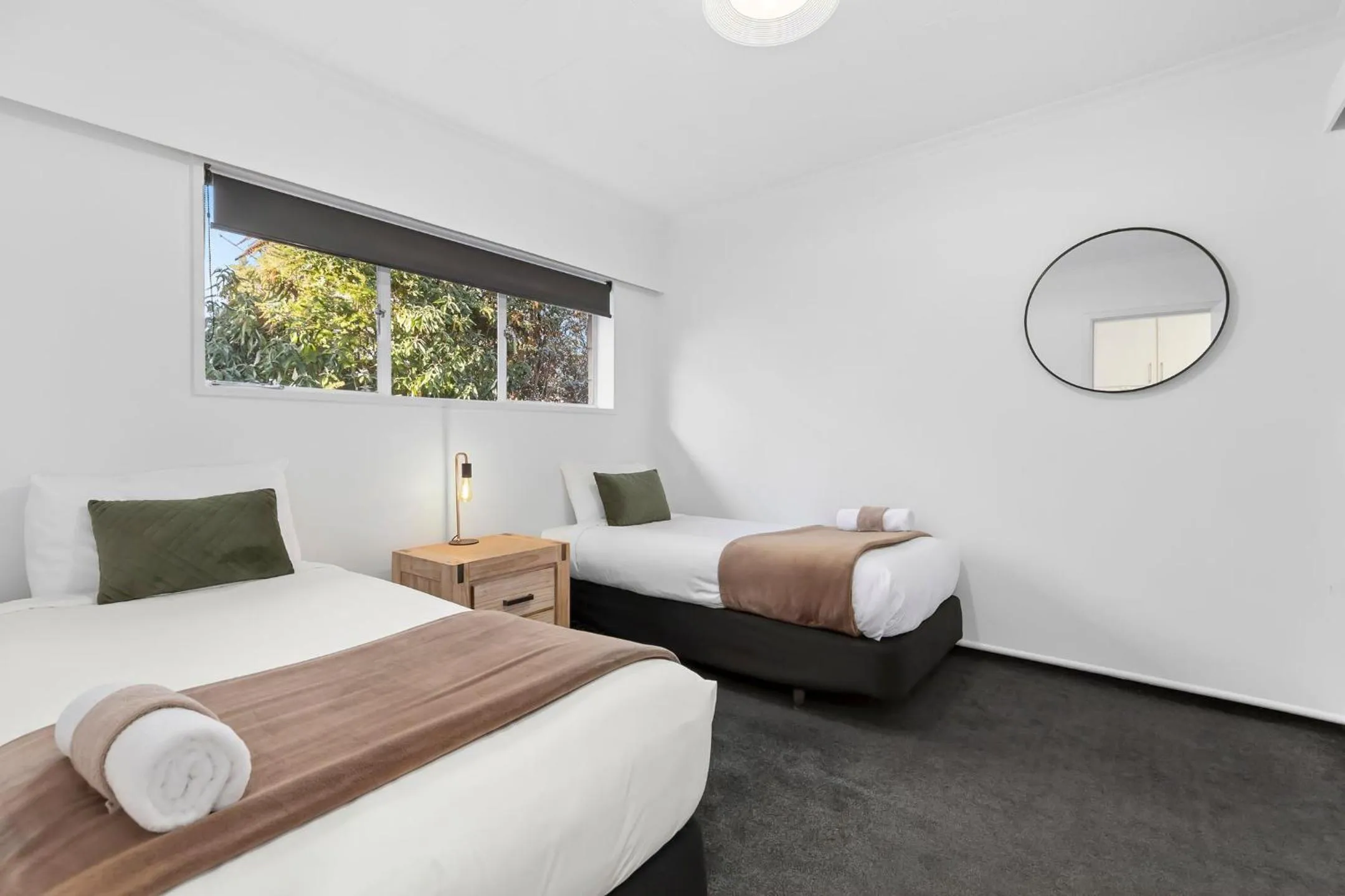 Bedroom, Bed in Alpine Motel