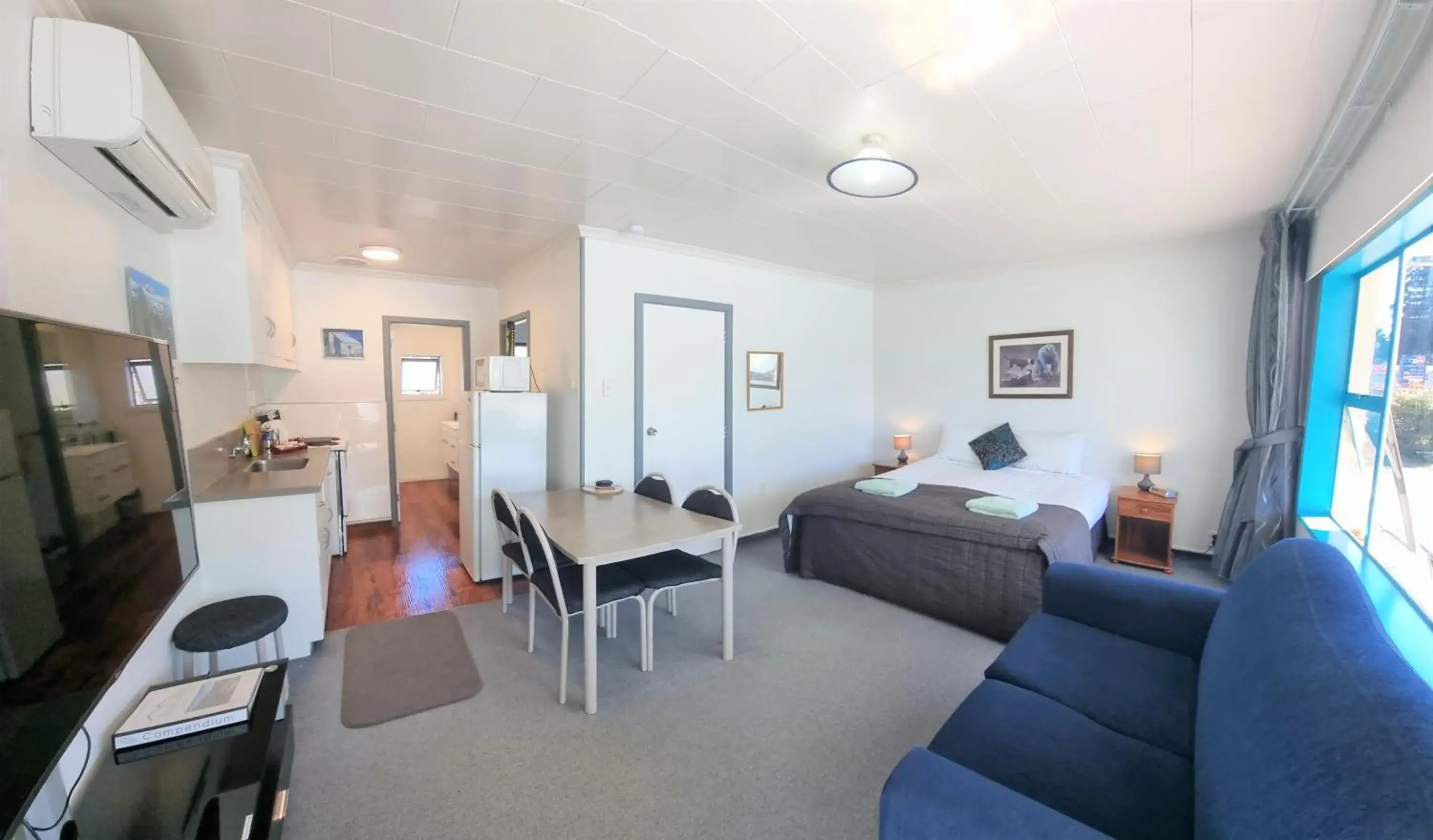 Deluxe Family Apartment in Alpine Motel Deluxe Family Apartment in Alpine Motel