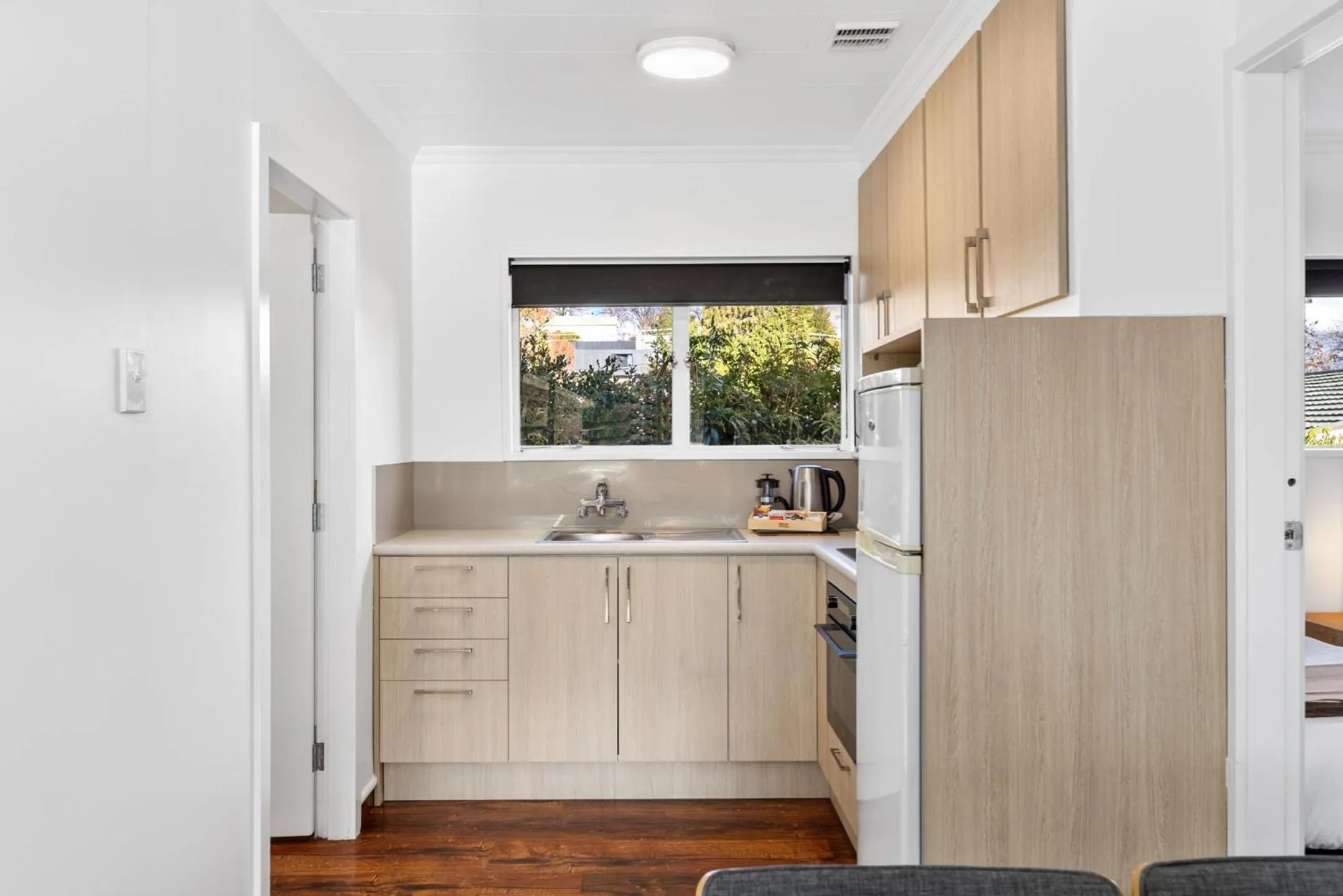 Kitchen or kitchenette in Alpine Motel