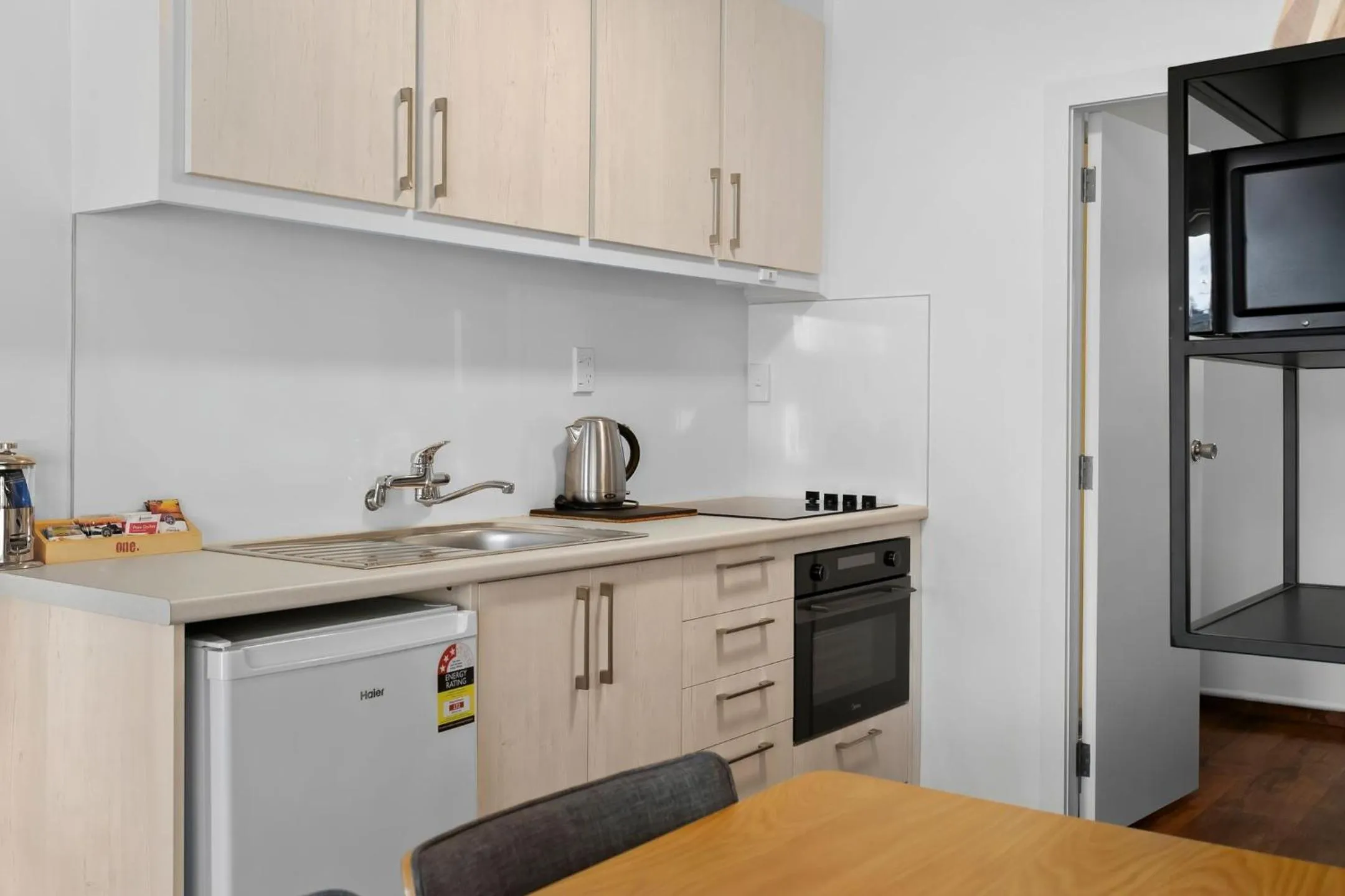 Kitchen or kitchenette in Alpine Motel