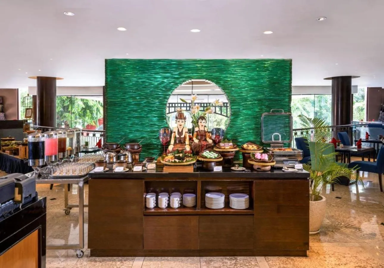 Restaurant/places to eat in Hotel Ciputra Semarang managed by Swiss-Belhotel International