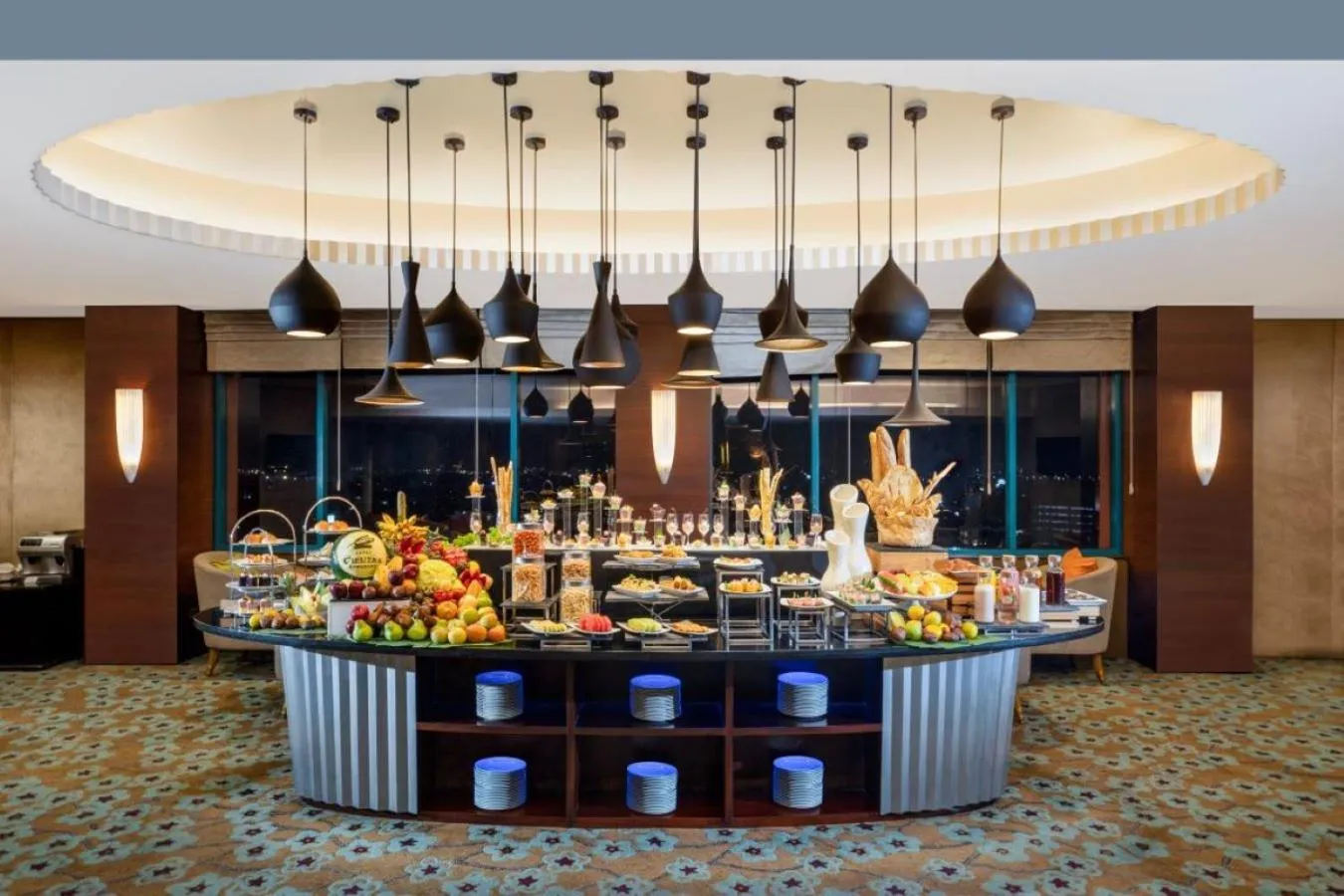 Lounge or bar in Hotel Ciputra Semarang managed by Swiss-Belhotel International