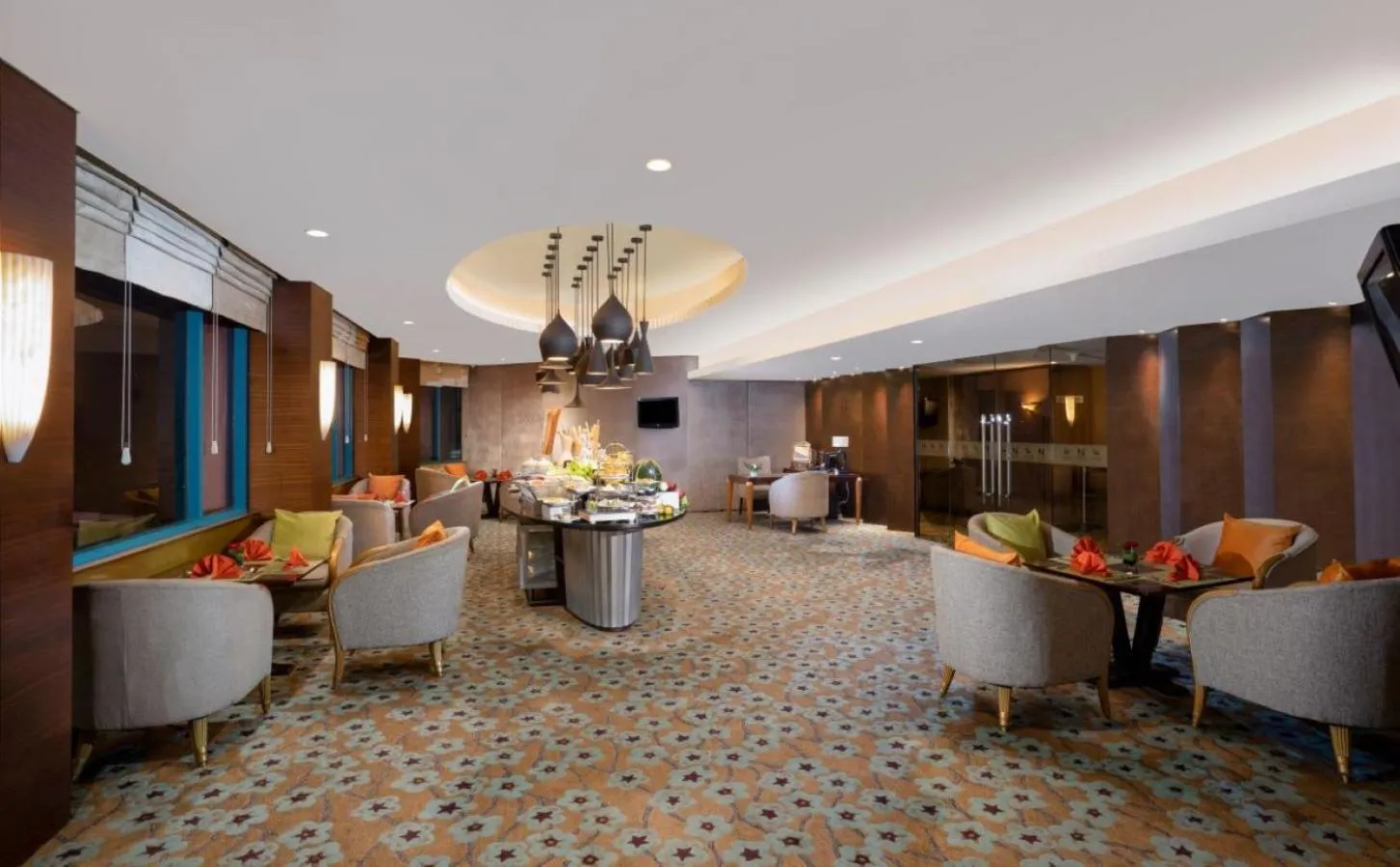 Lounge or bar in Hotel Ciputra Semarang managed by Swiss-Belhotel International