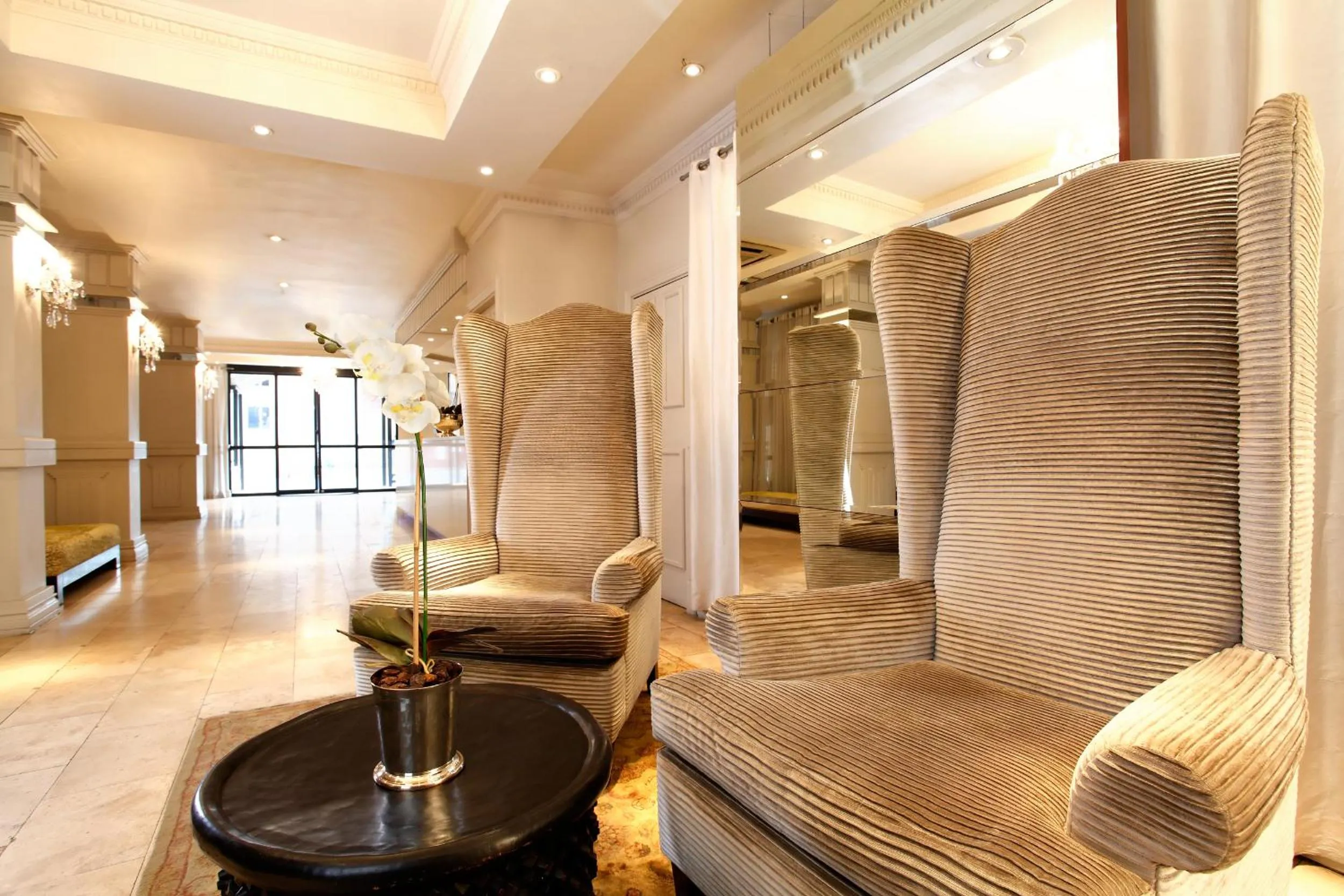 Lobby or reception in Manhattan Hotel