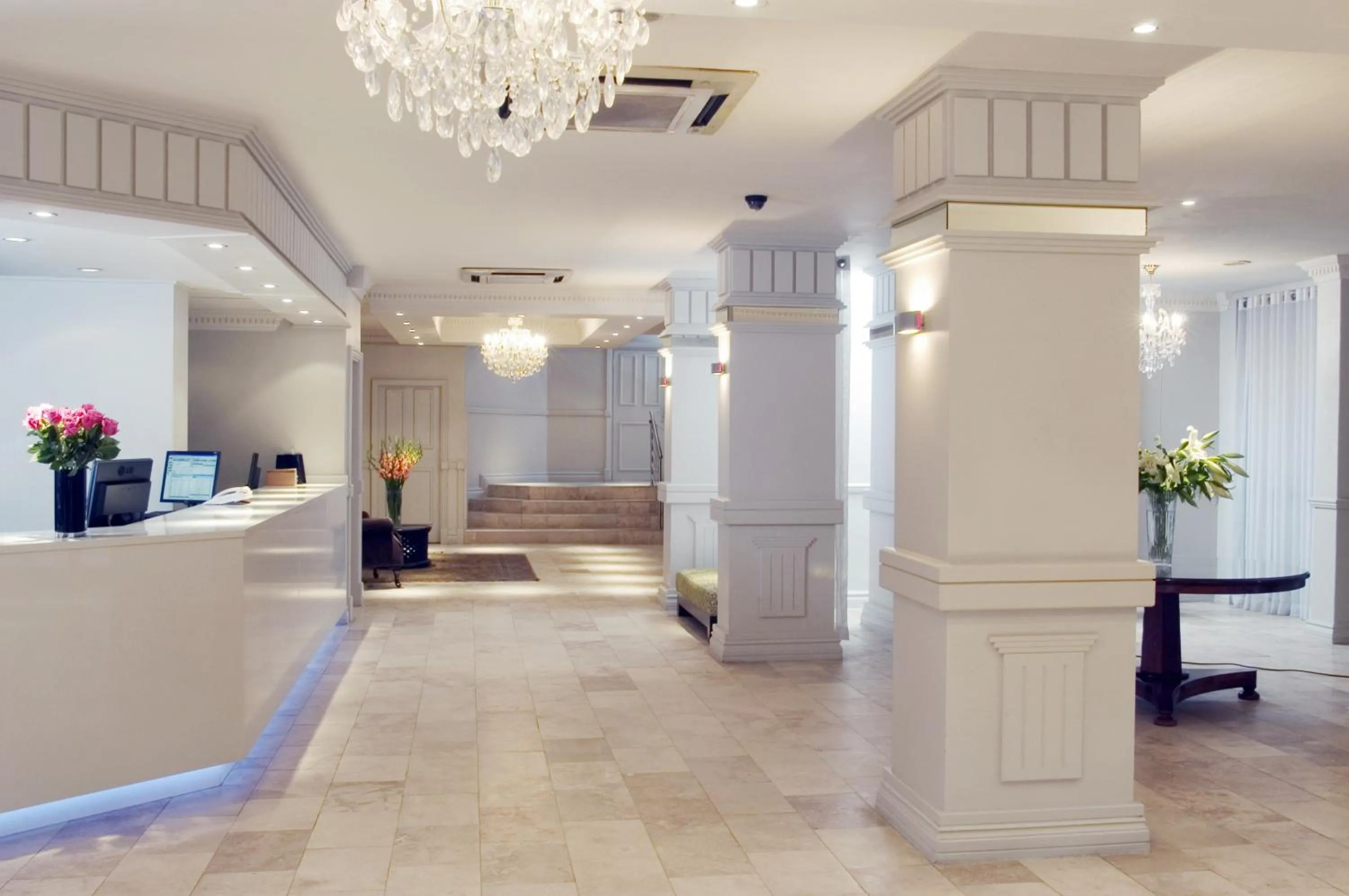 Lobby or reception in Manhattan Hotel