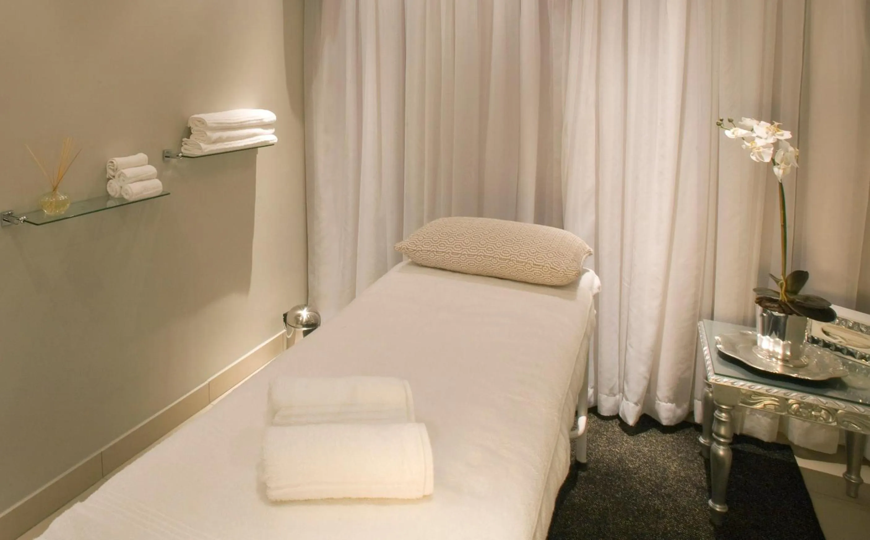 Spa and wellness centre/facilities in Manhattan Hotel