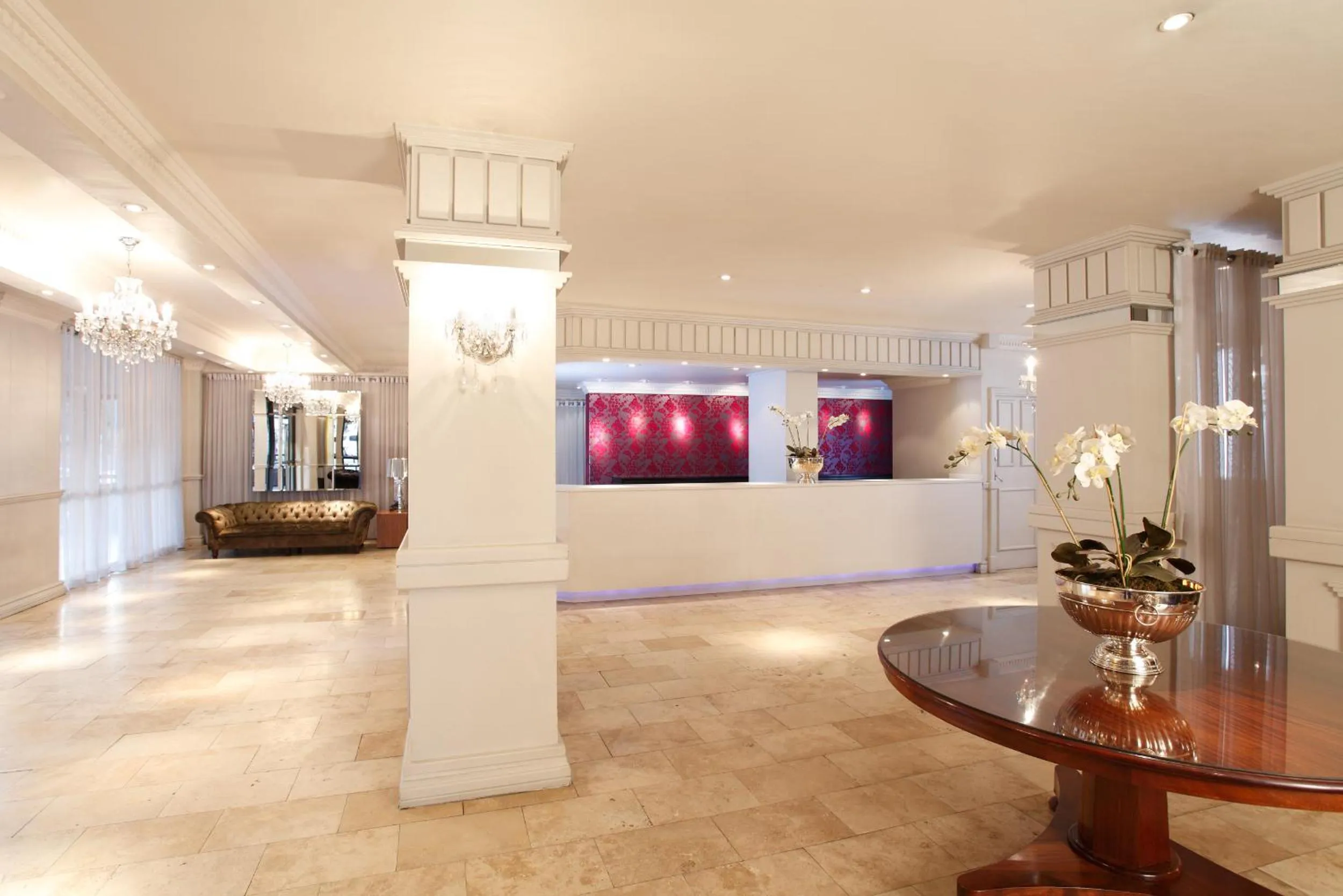 Lobby or reception in Manhattan Hotel