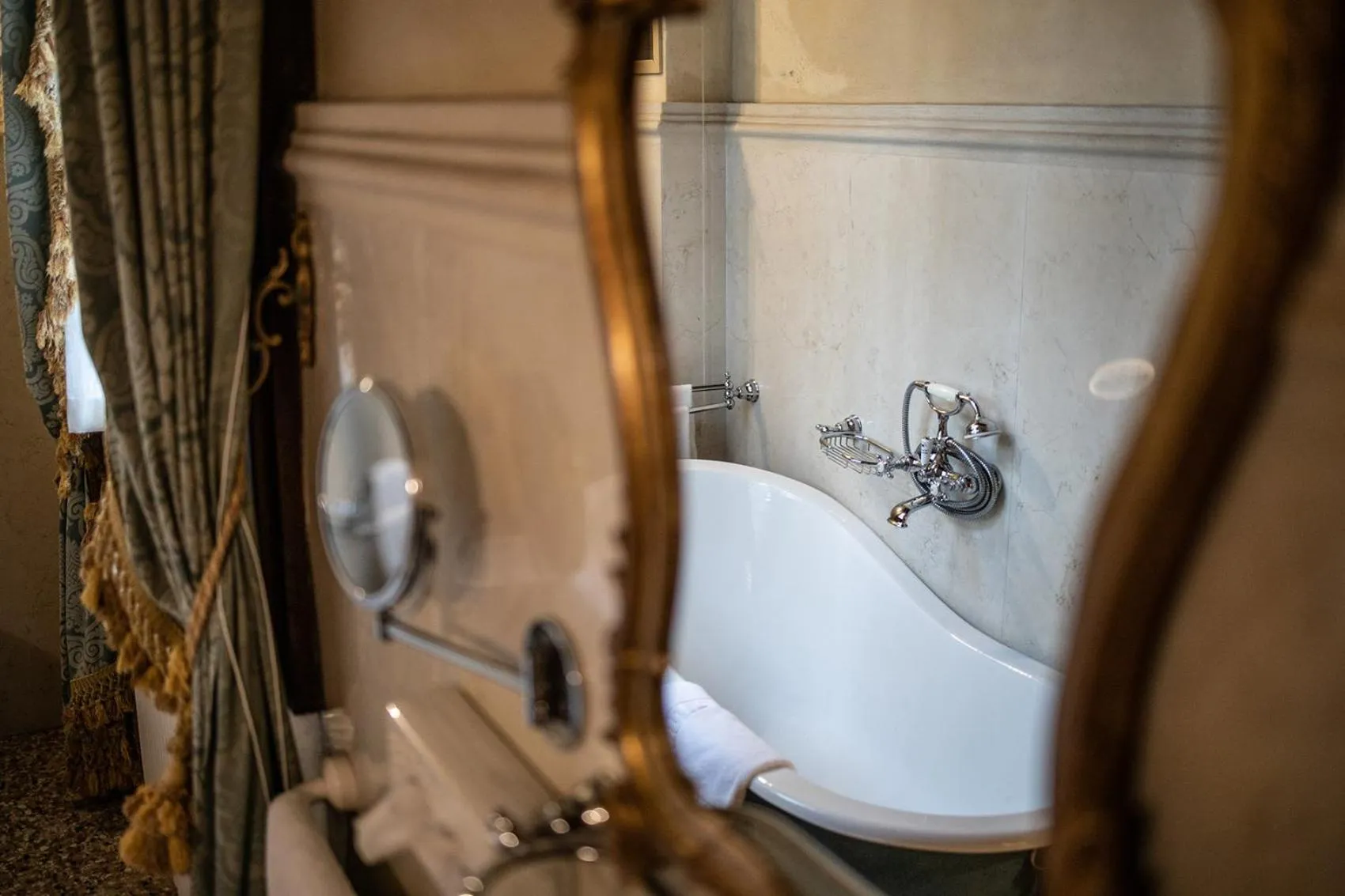 Bathroom in Relais Castello Bevilacqua