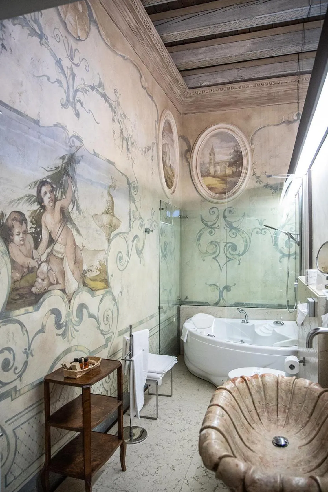 Bathroom in Relais Castello Bevilacqua
