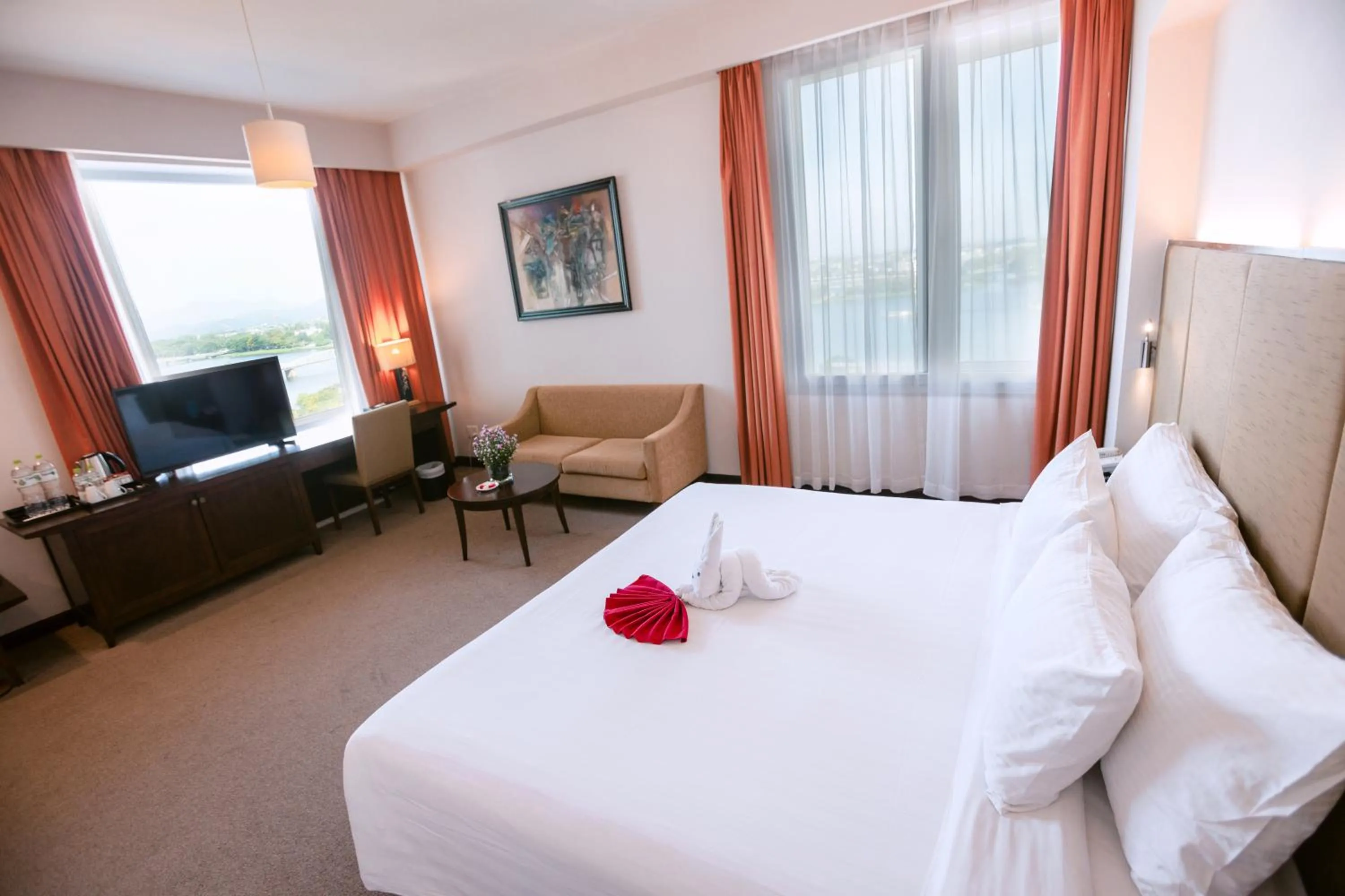 Bed in Muong Thanh Holiday Hue Hotel