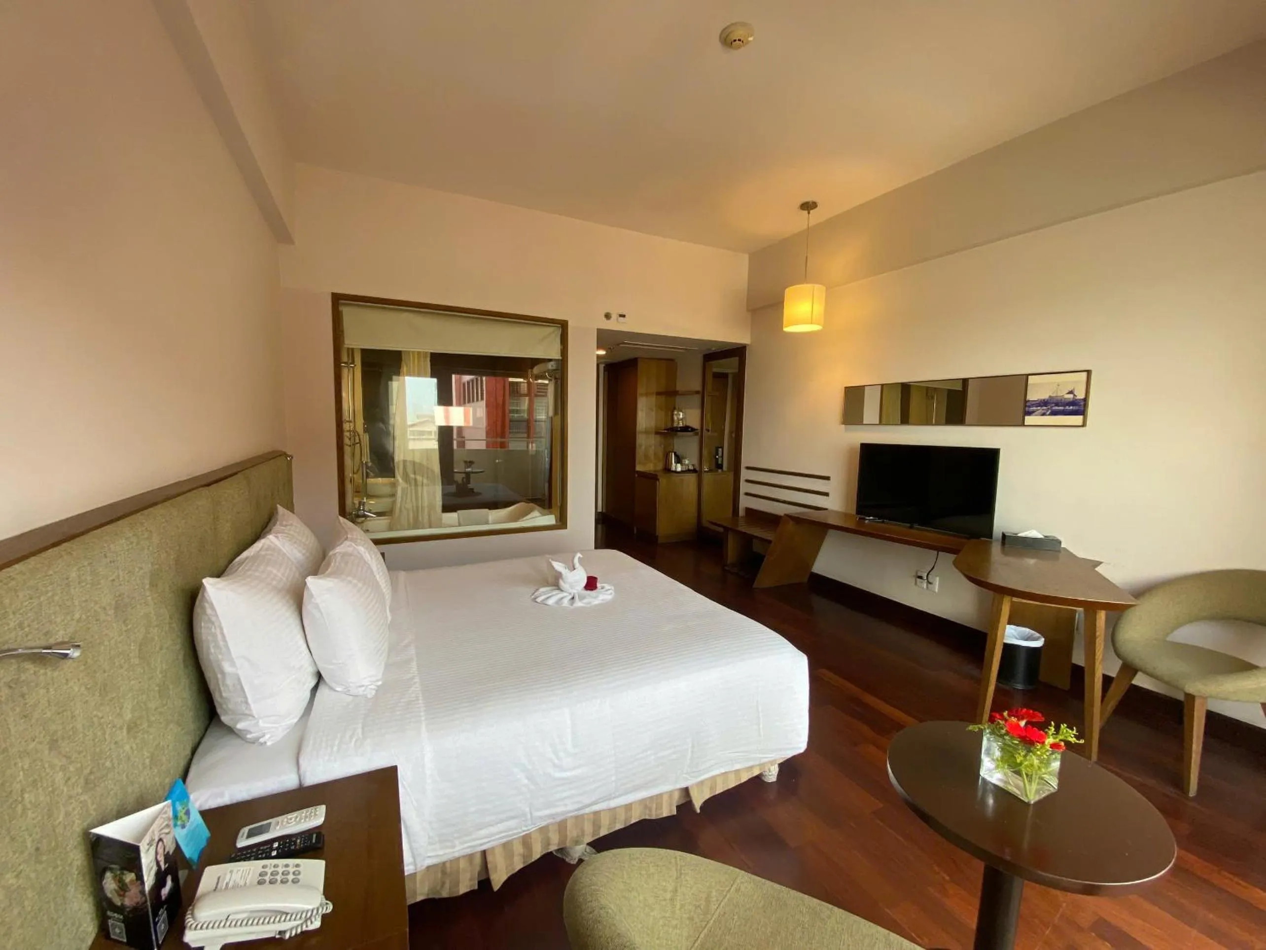 Photo of the whole room, Bed in Muong Thanh Holiday Hue Hotel
