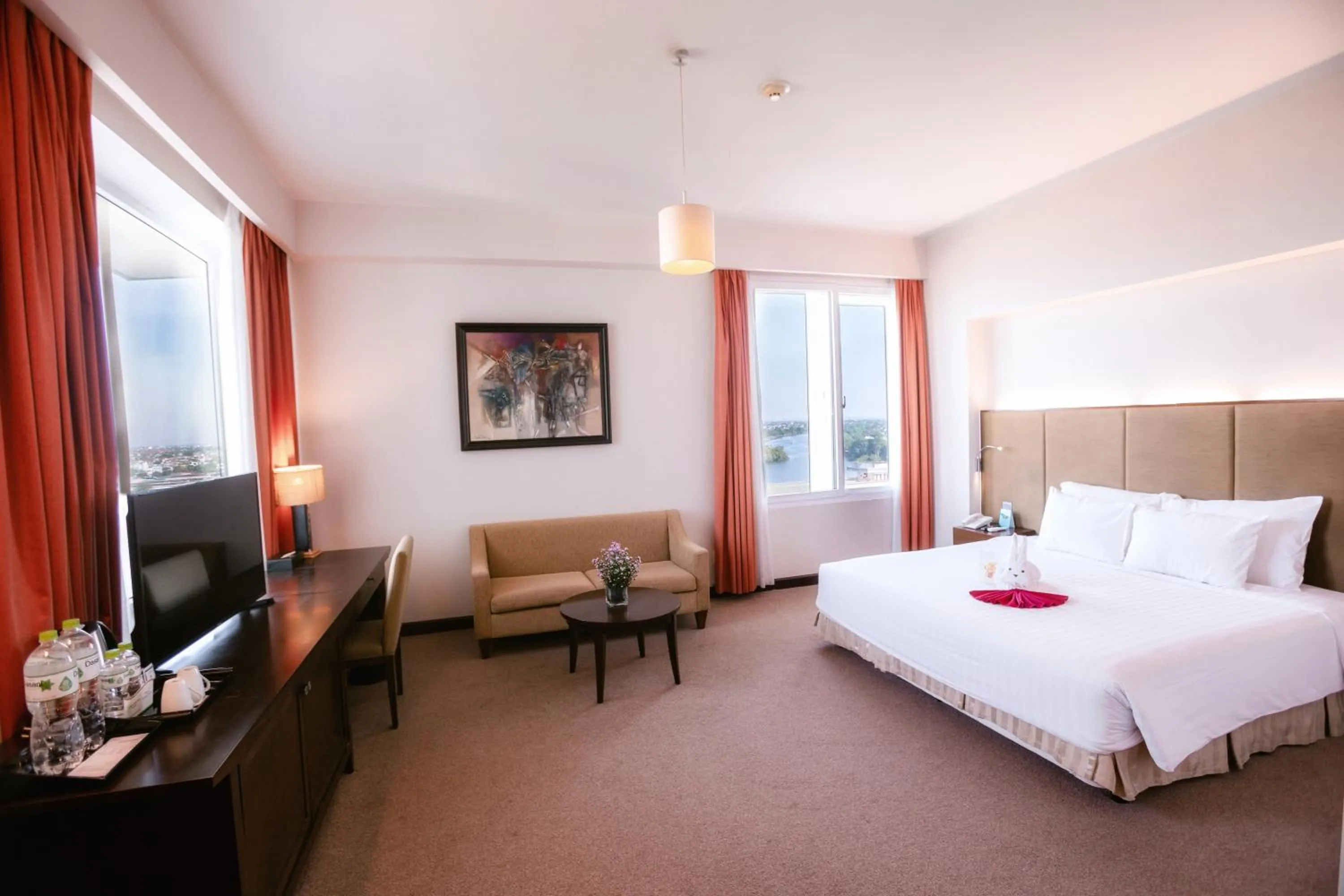 Bed in Muong Thanh Holiday Hue Hotel