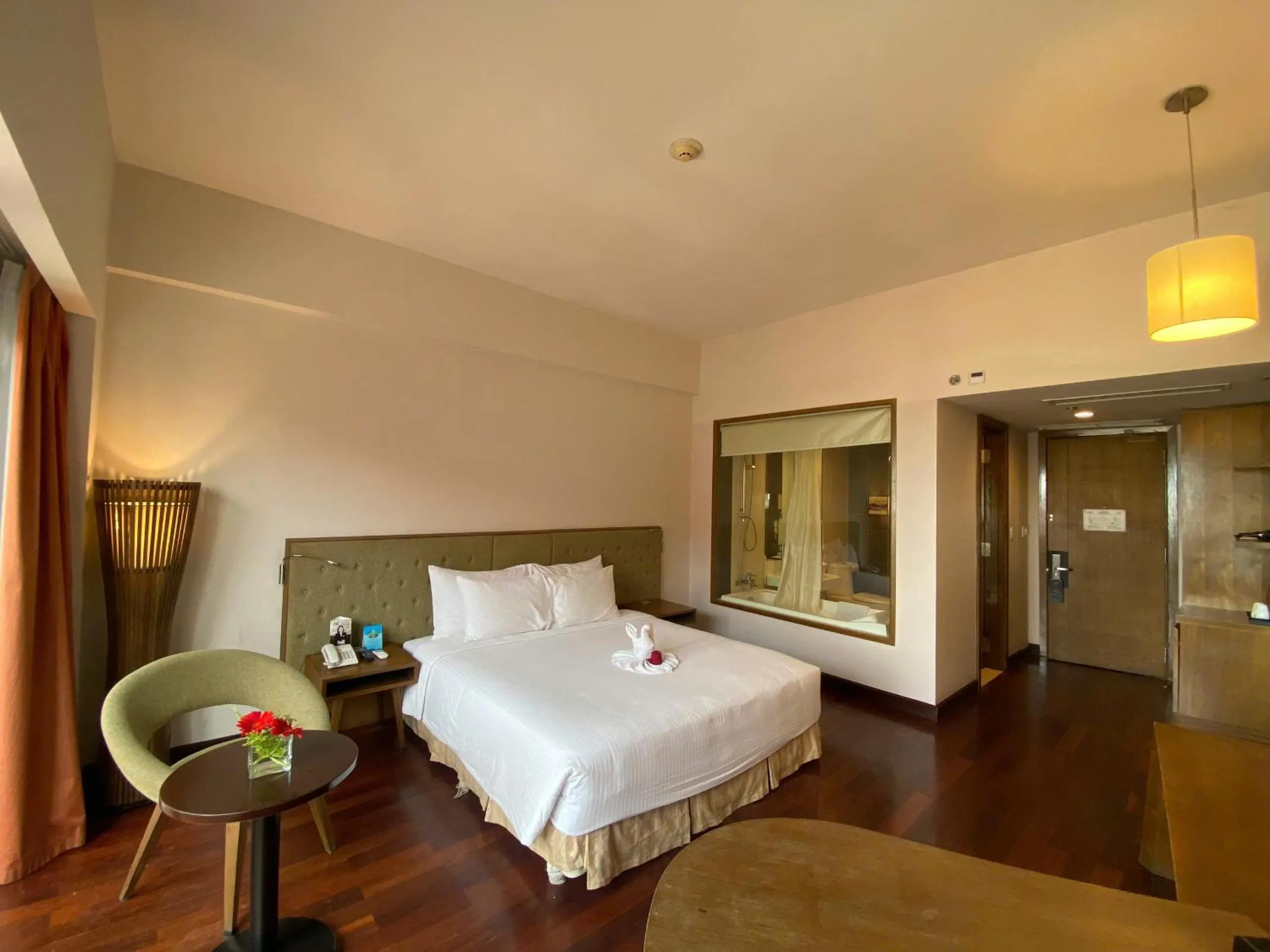 Photo of the whole room, Bed in Muong Thanh Holiday Hue Hotel