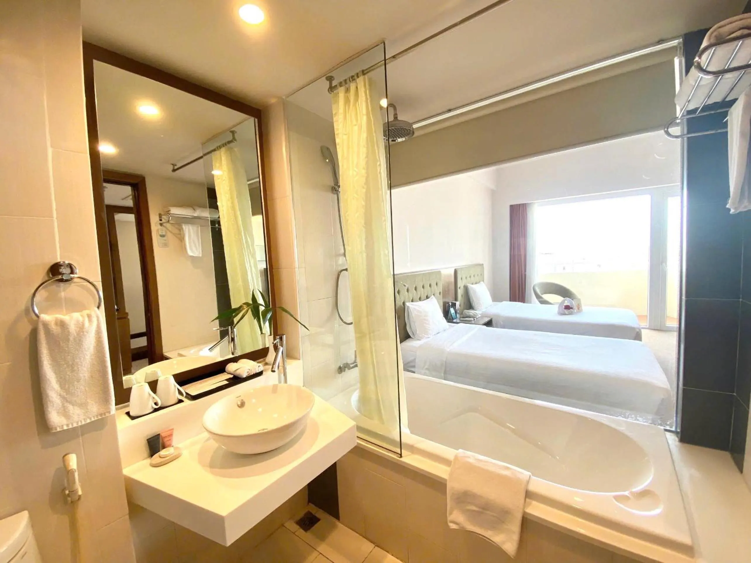 Shower, Bed in Muong Thanh Holiday Hue Hotel