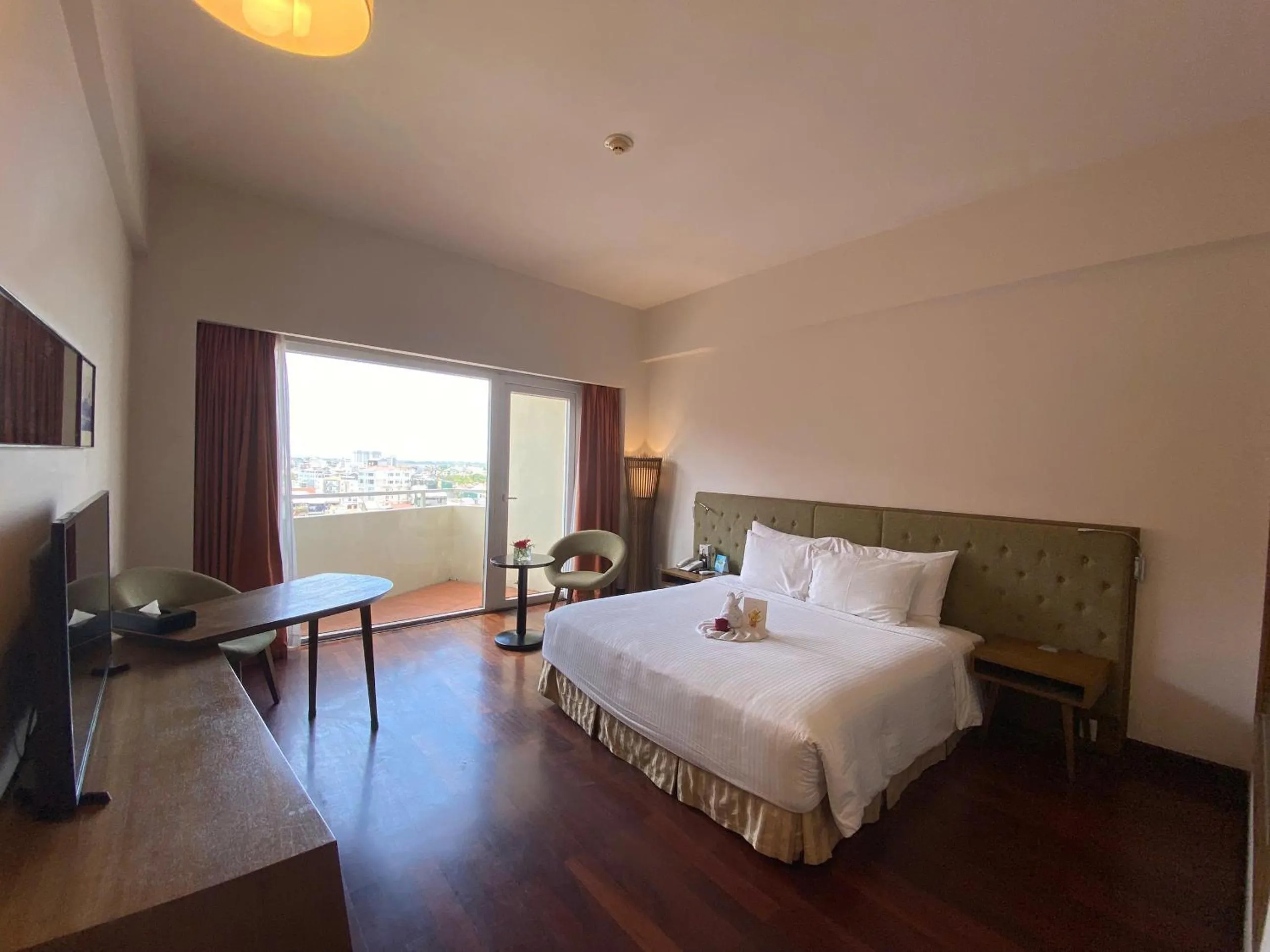 Bed in Muong Thanh Holiday Hue Hotel