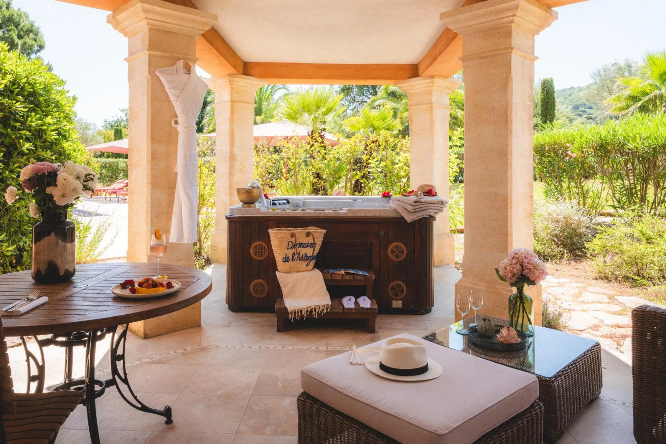 Spa and wellness centre/facilities in Domaine de l'Astragale