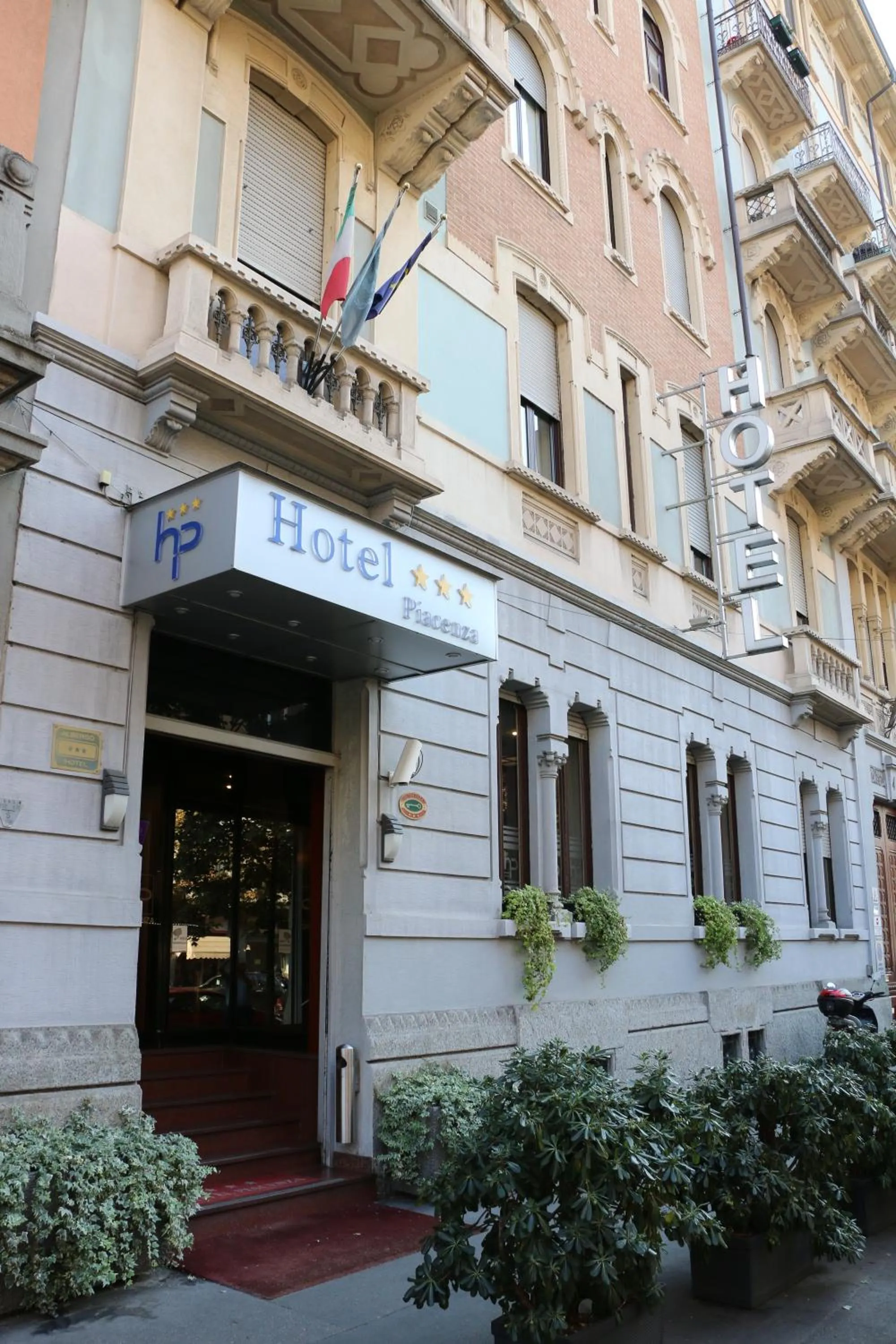 Facade/entrance in Hotel Piacenza