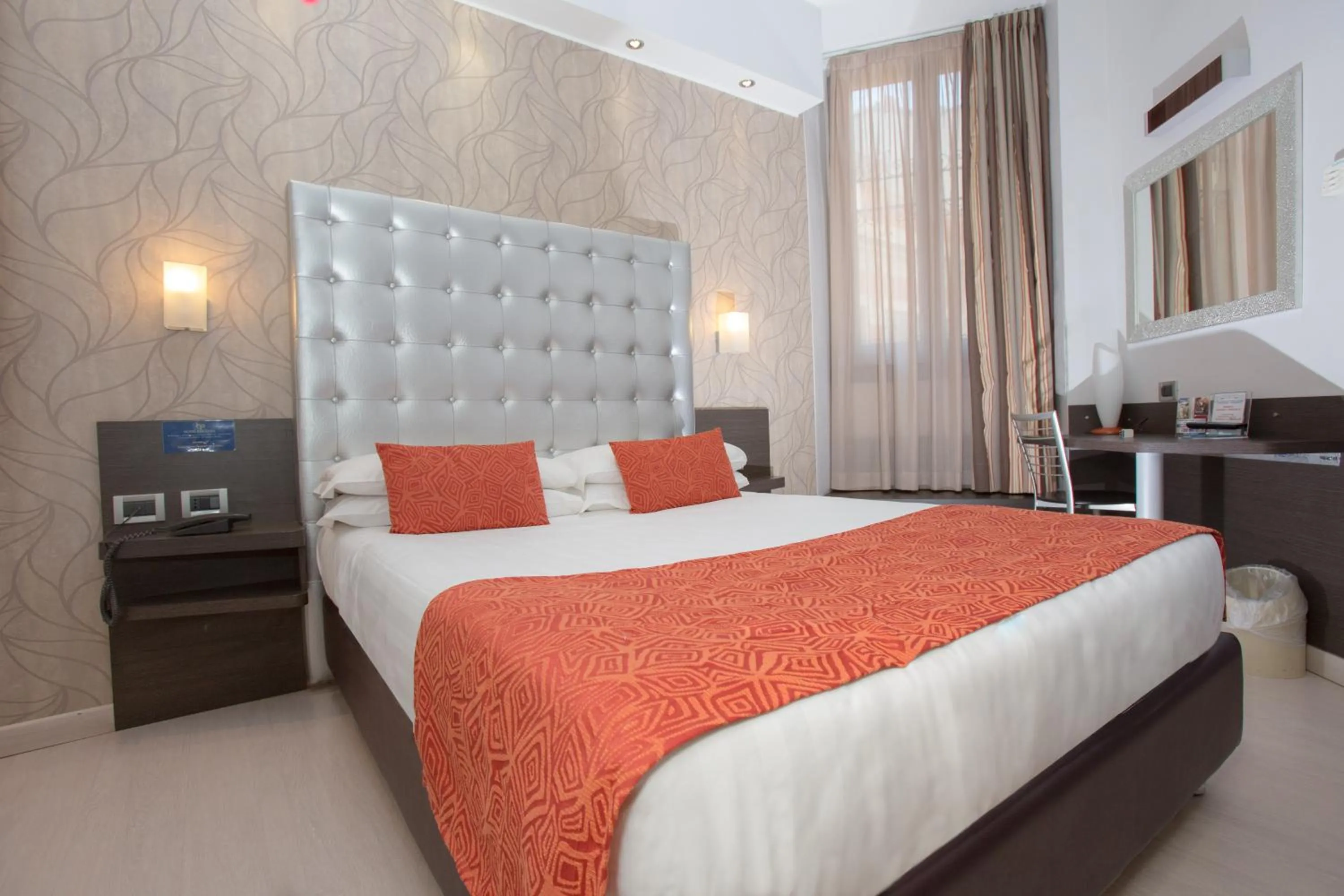 Photo of the whole room, Bed in Hotel Piacenza