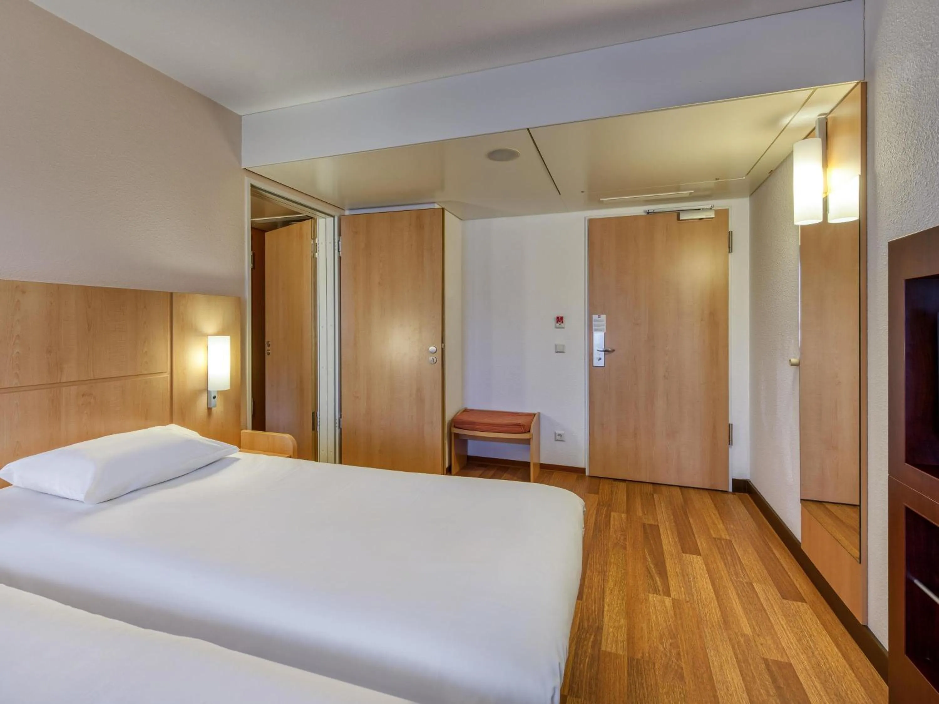 Bedroom, Bed in ibis Konstanz