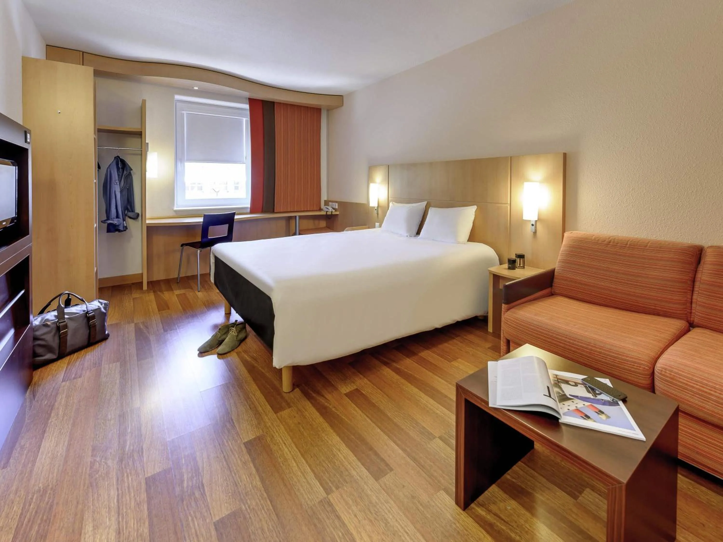 Bedroom, Bed in ibis Konstanz