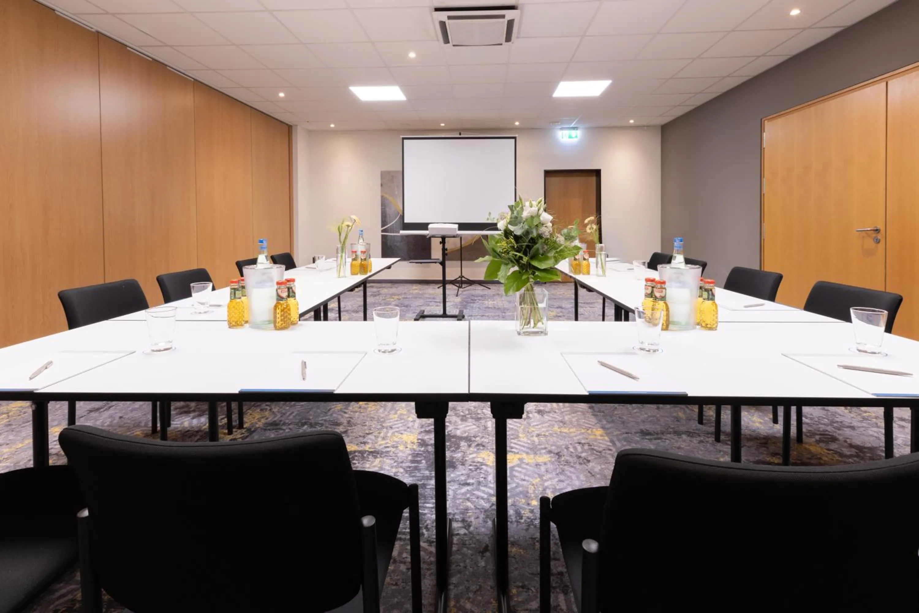 Meeting/conference room in Garner Hotel Elmshorn by IHG