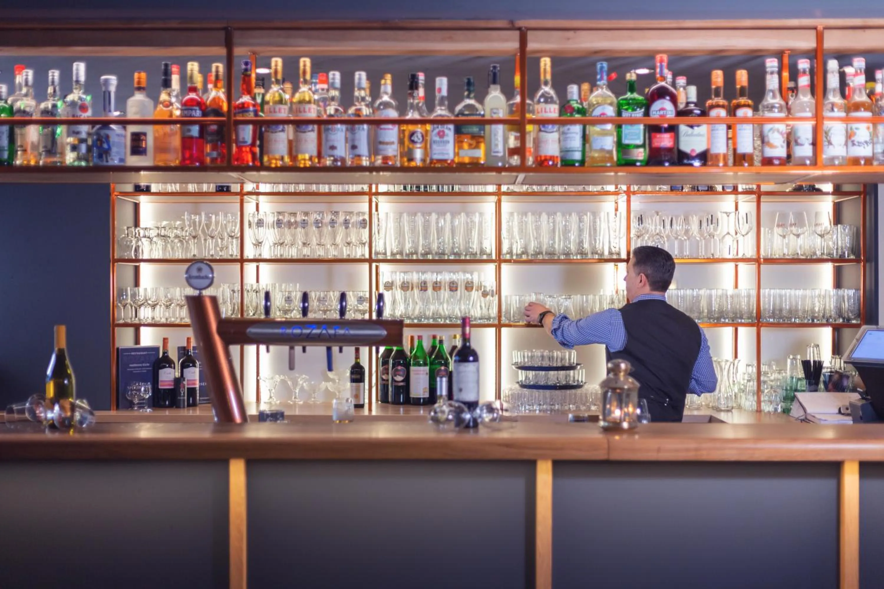 Lounge or bar in Garner Hotel Elmshorn by IHG