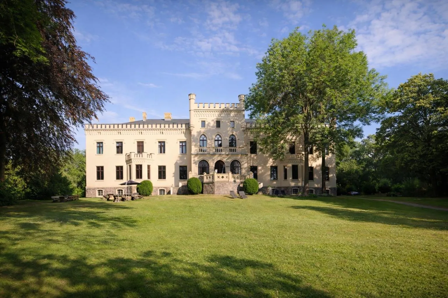 Facade/entrance in Romantik Hotel Schloss Reichenow