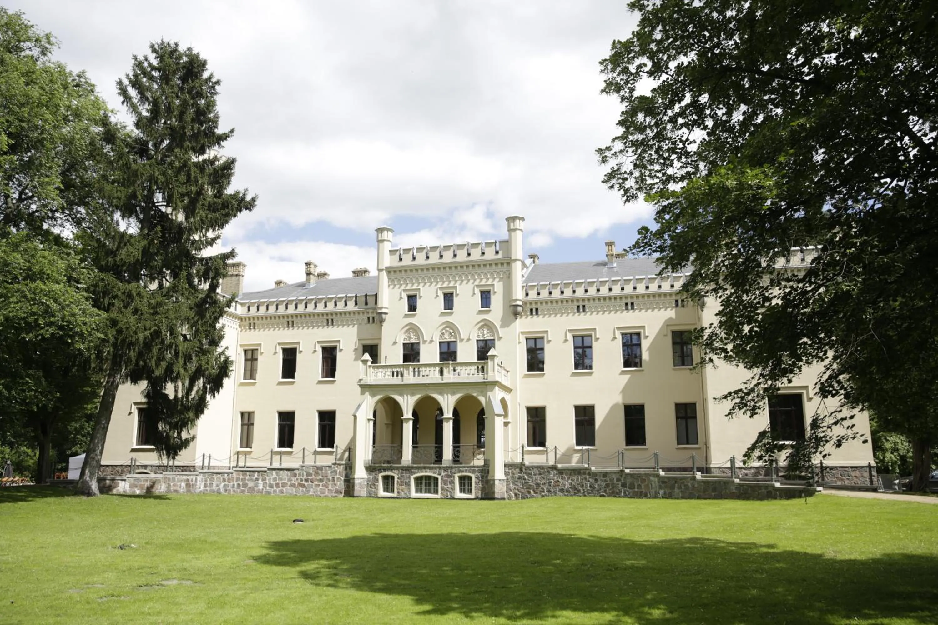 Facade/entrance in Romantik Hotel Schloss Reichenow