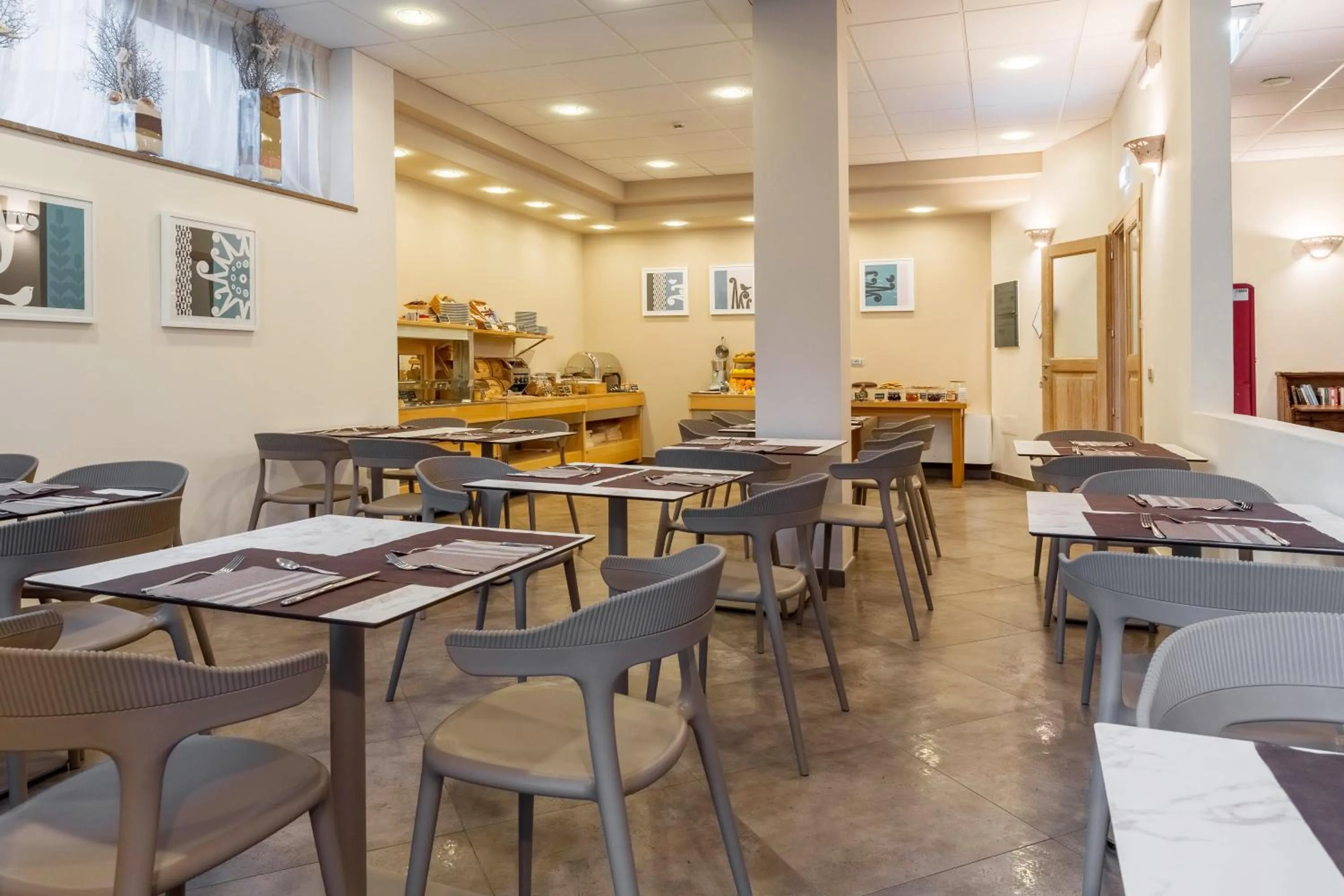 Restaurant/places to eat in Hotel Domomea