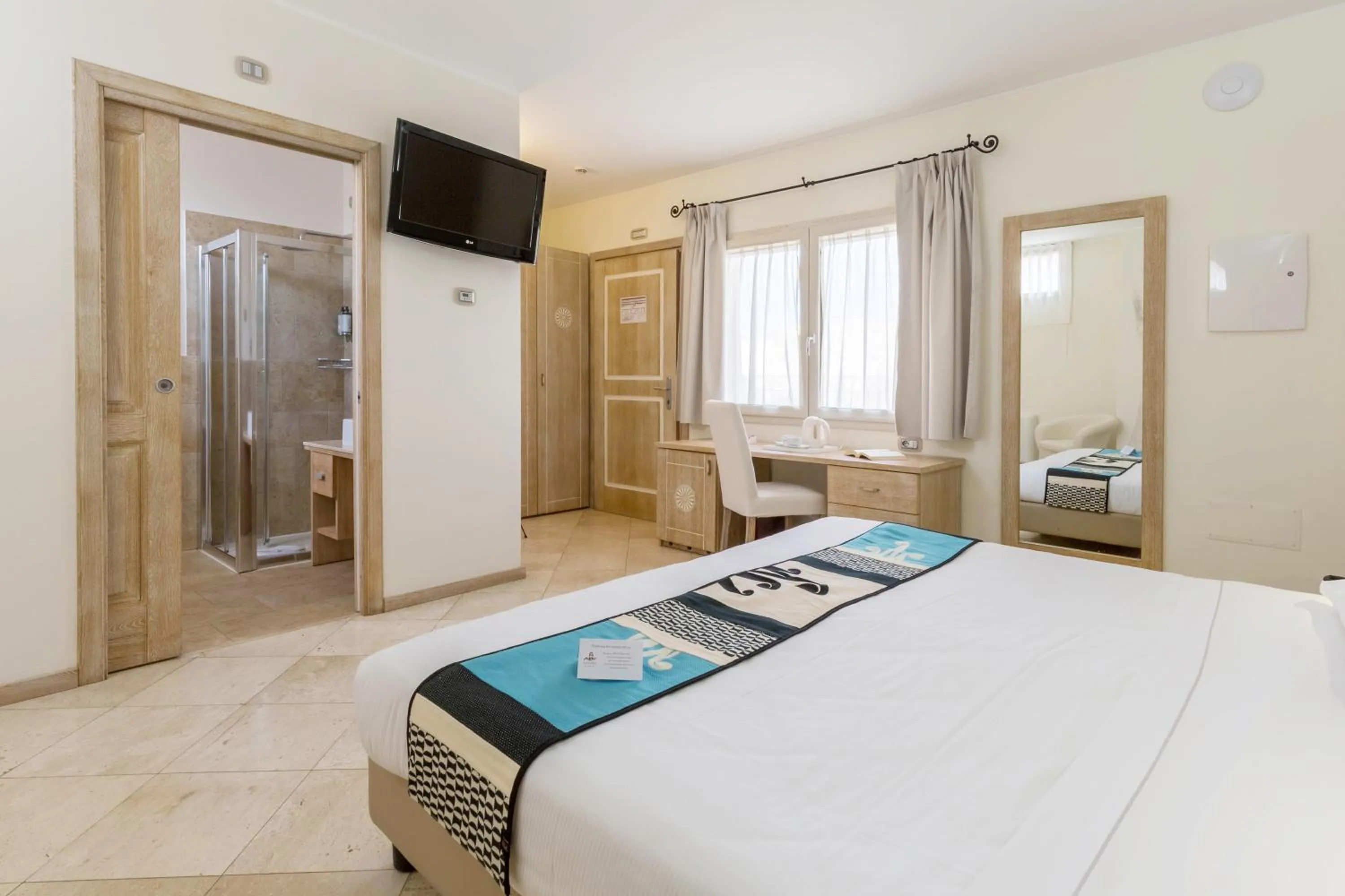 Photo of the whole room, Bed in Hotel Domomea