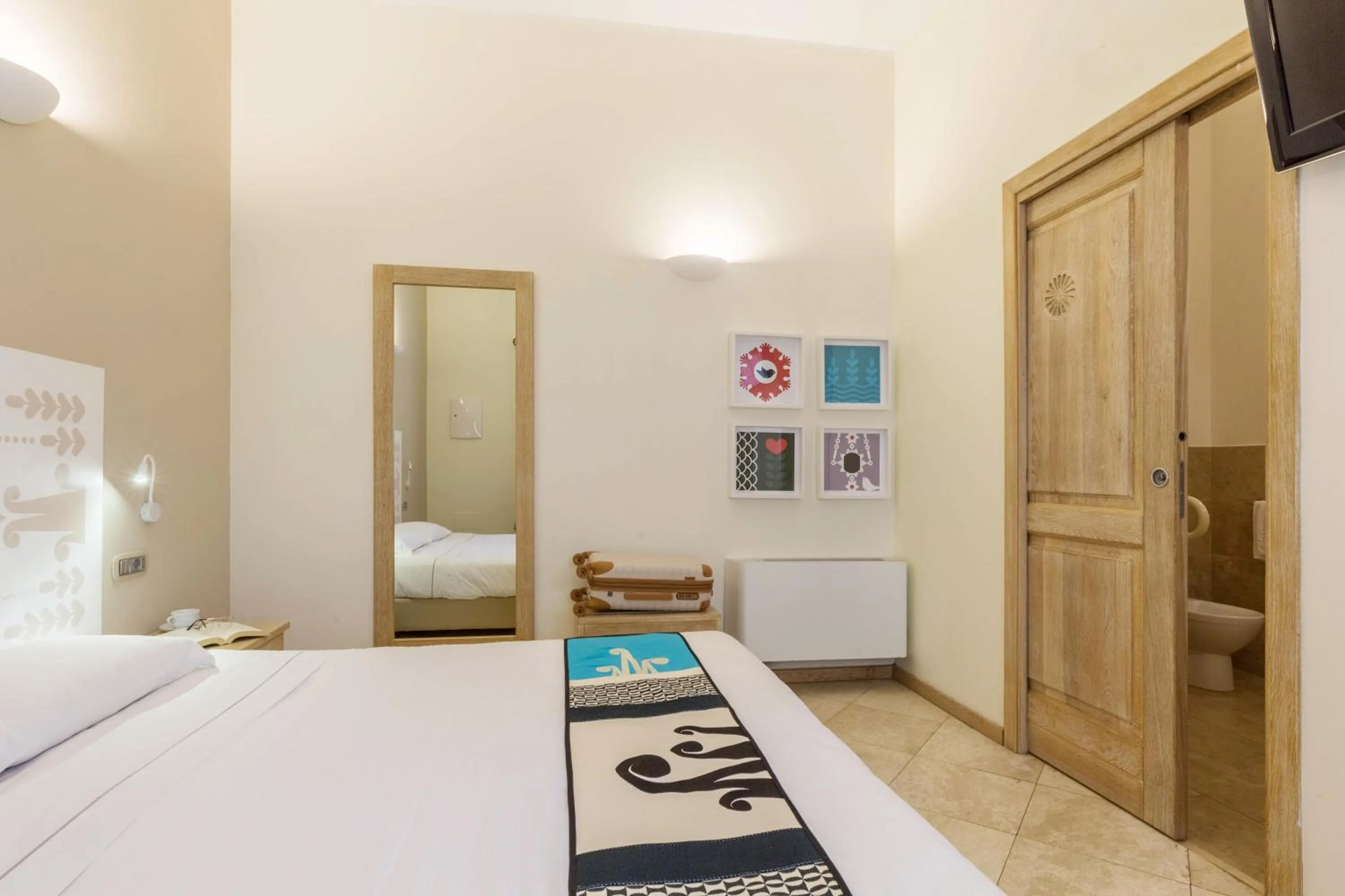 Photo of the whole room, Bed in Hotel Domomea