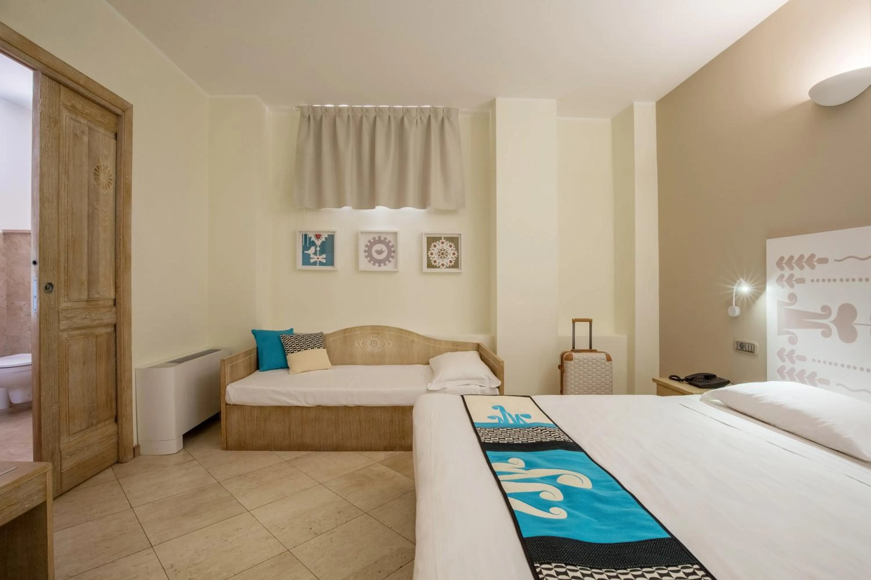 Photo of the whole room, Bed in Hotel Domomea