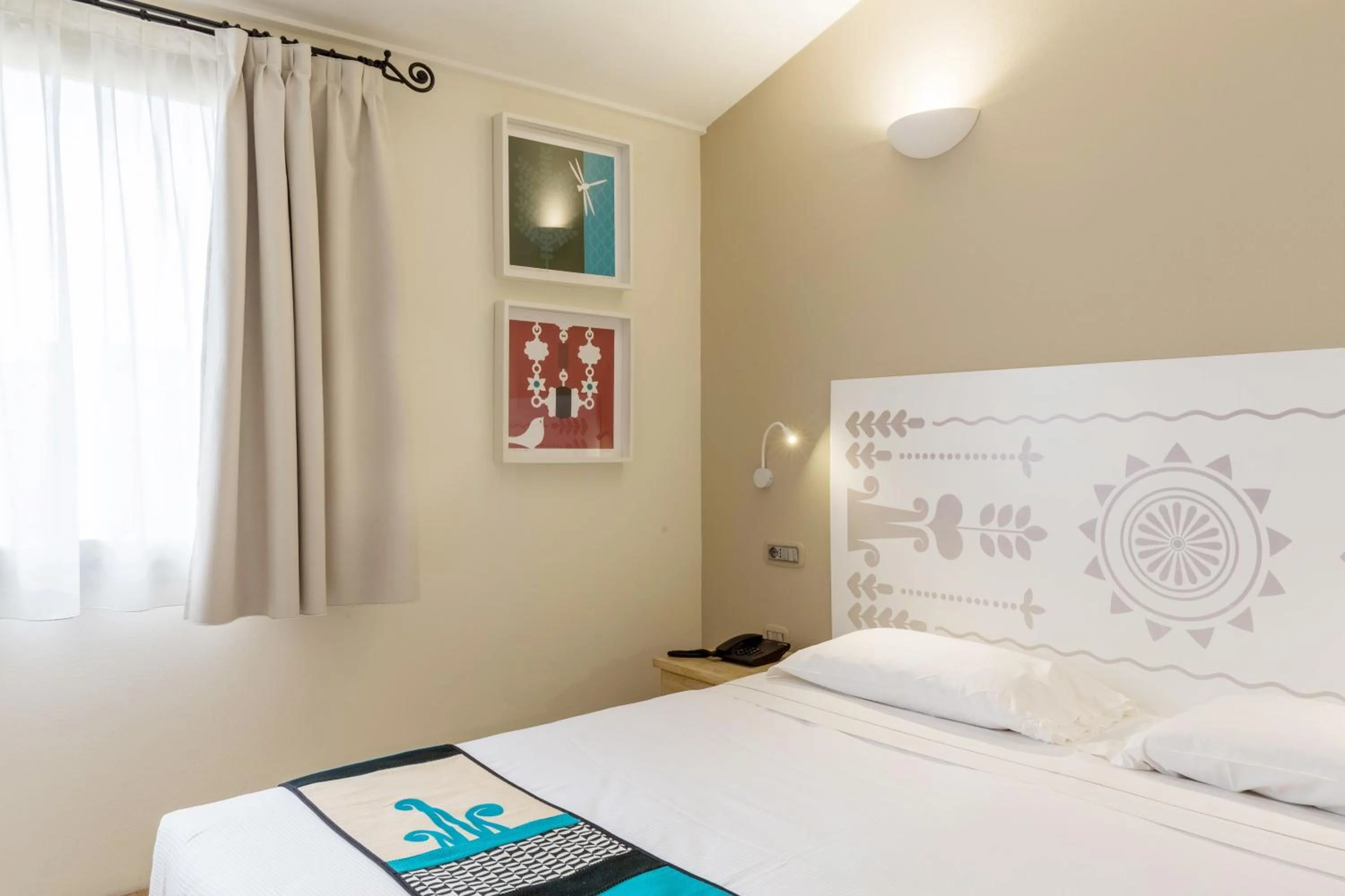 Photo of the whole room, Bed in Hotel Domomea