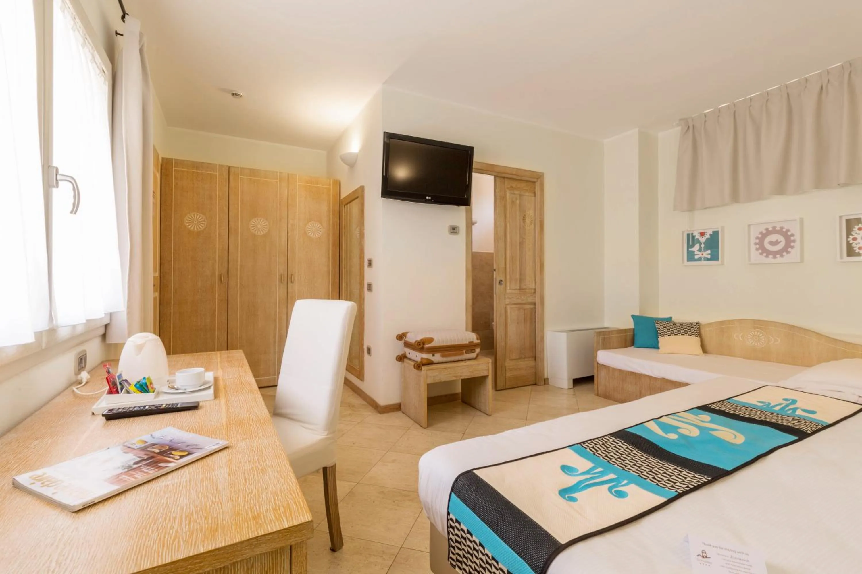 Photo of the whole room, Bed in Hotel Domomea