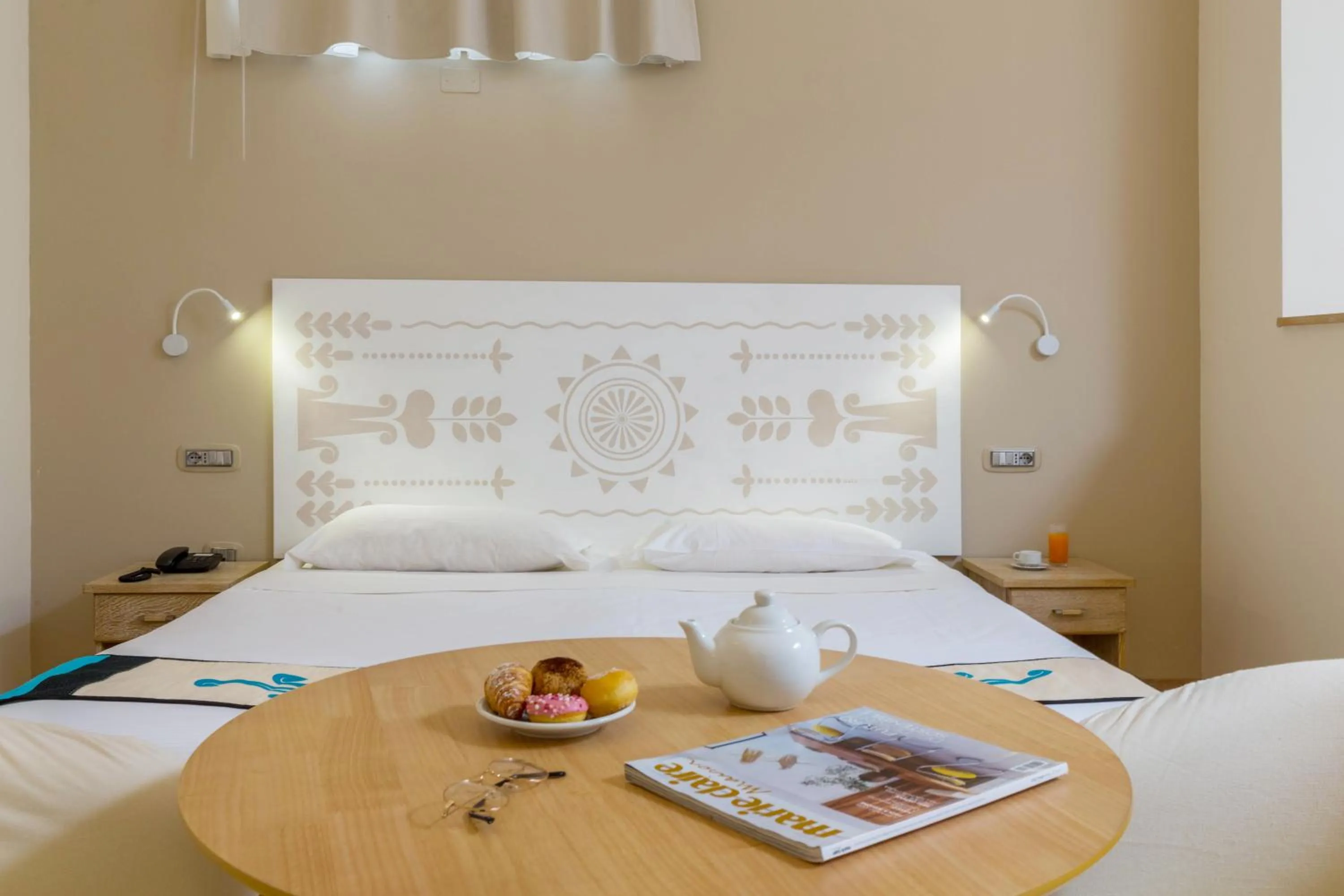 Photo of the whole room, Bed in Hotel Domomea