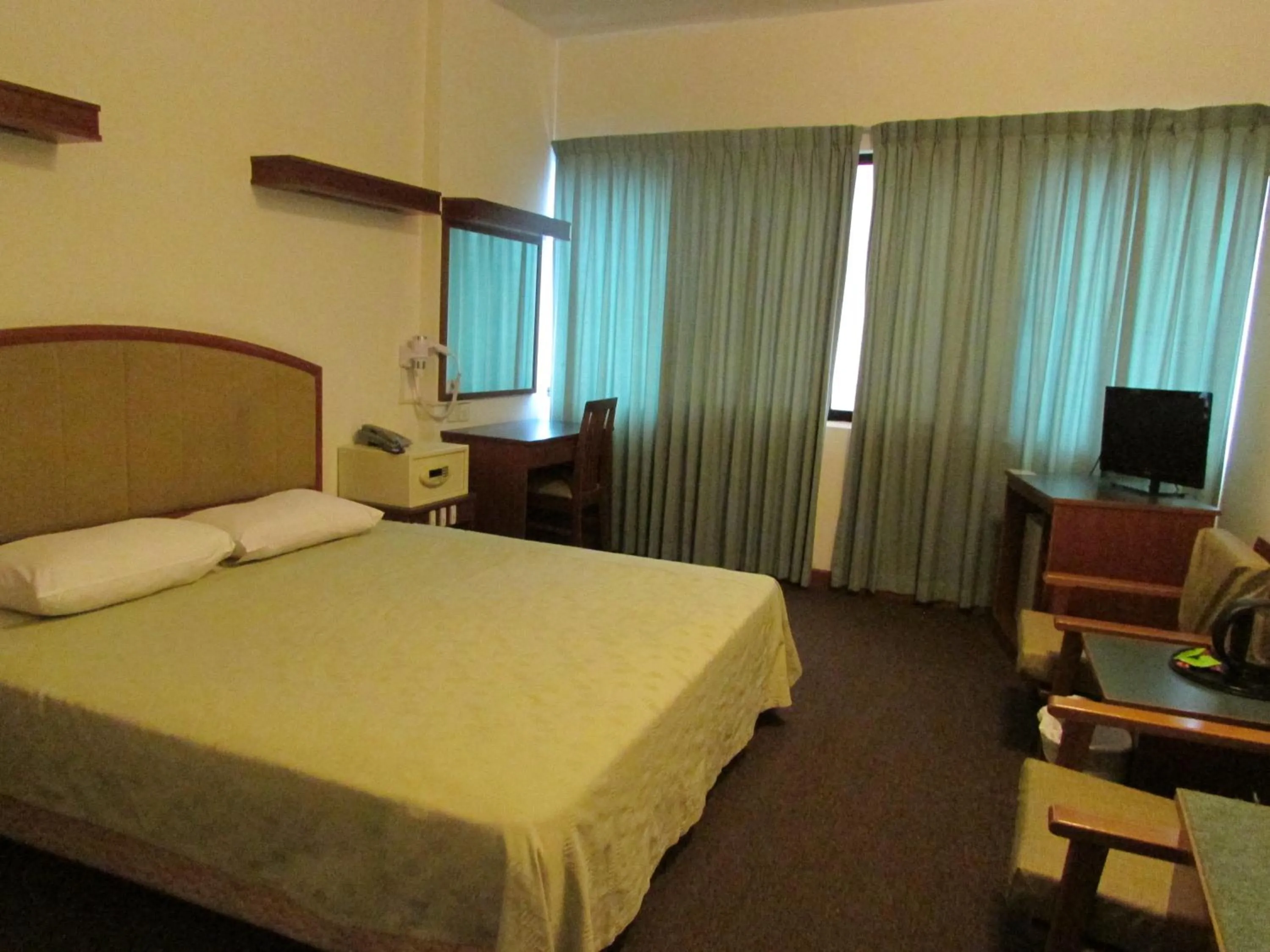 Photo of the whole room, Bed in Hotel Supreme