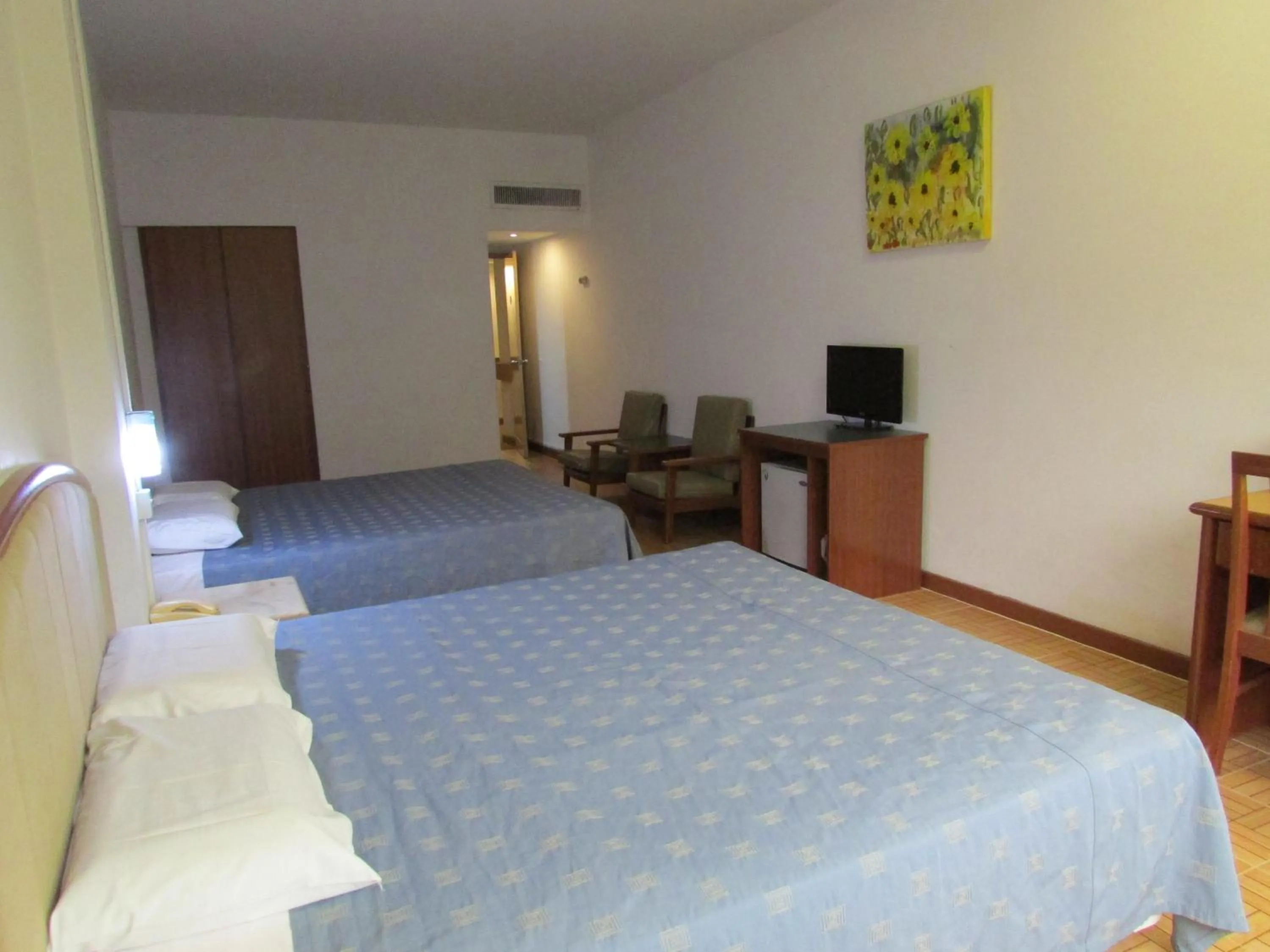 Photo of the whole room, Bed in Hotel Supreme