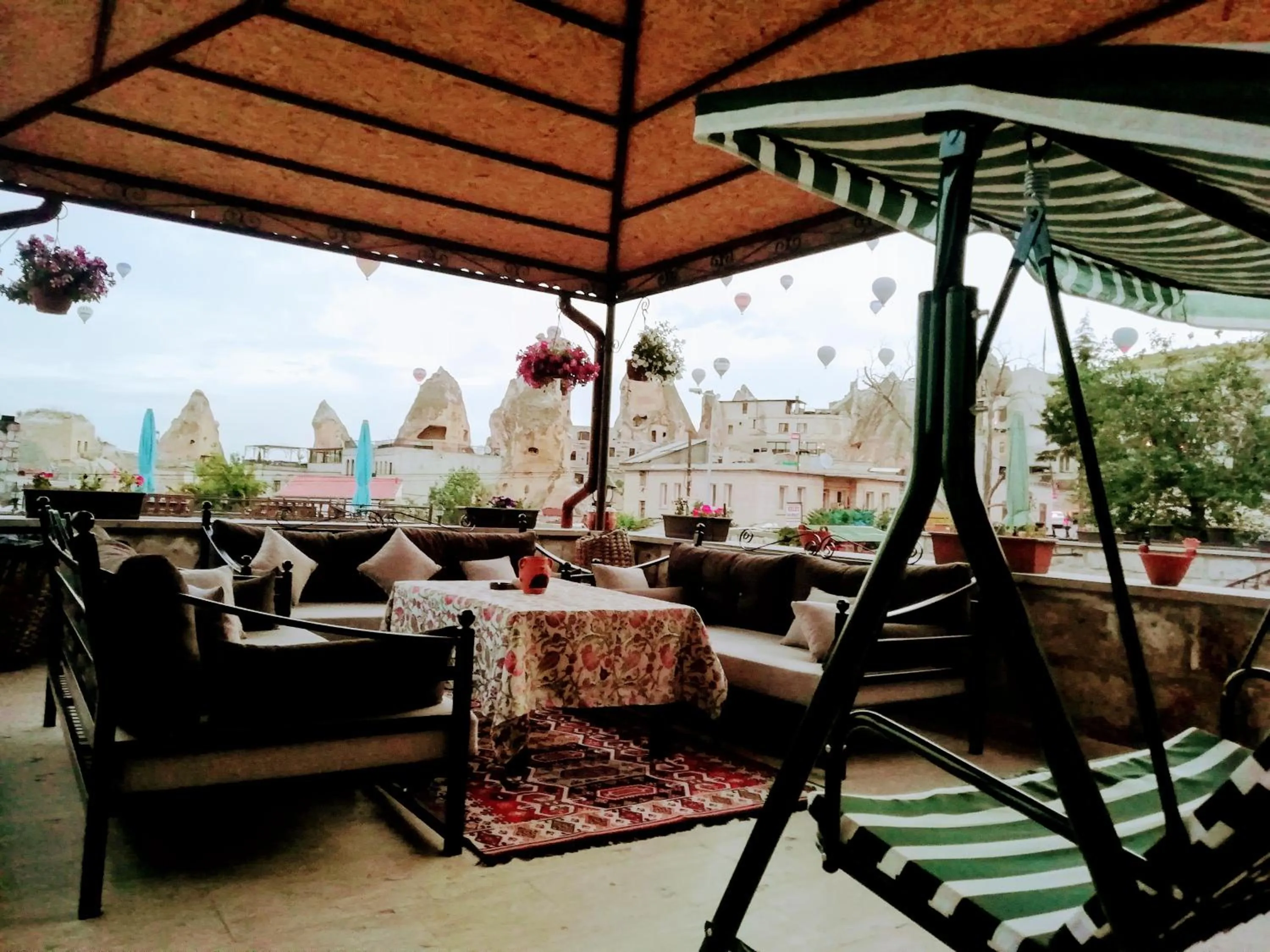 Patio in Guzide Cave Hotel