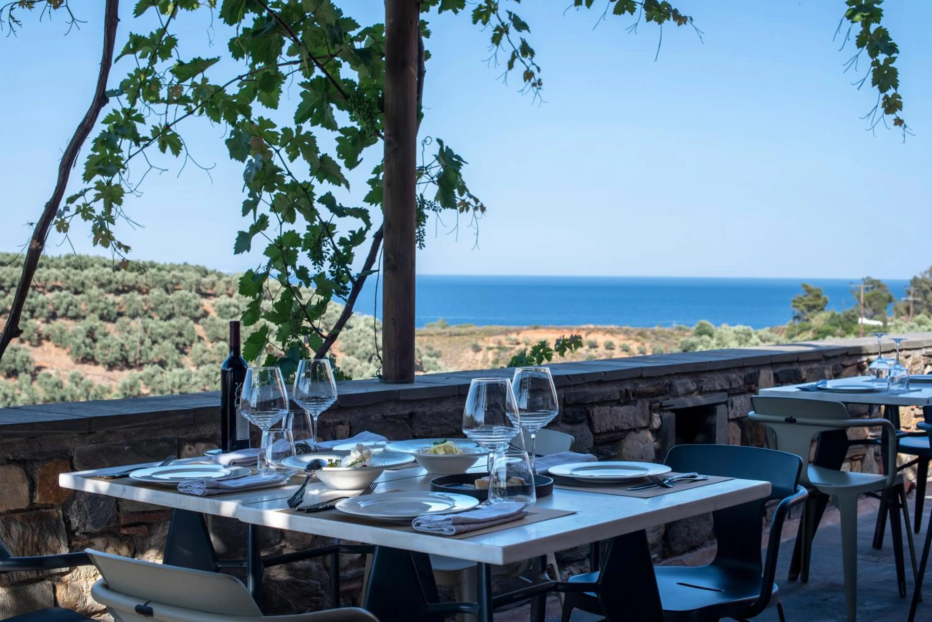 Restaurant/places to eat in Kinsterna Hotel