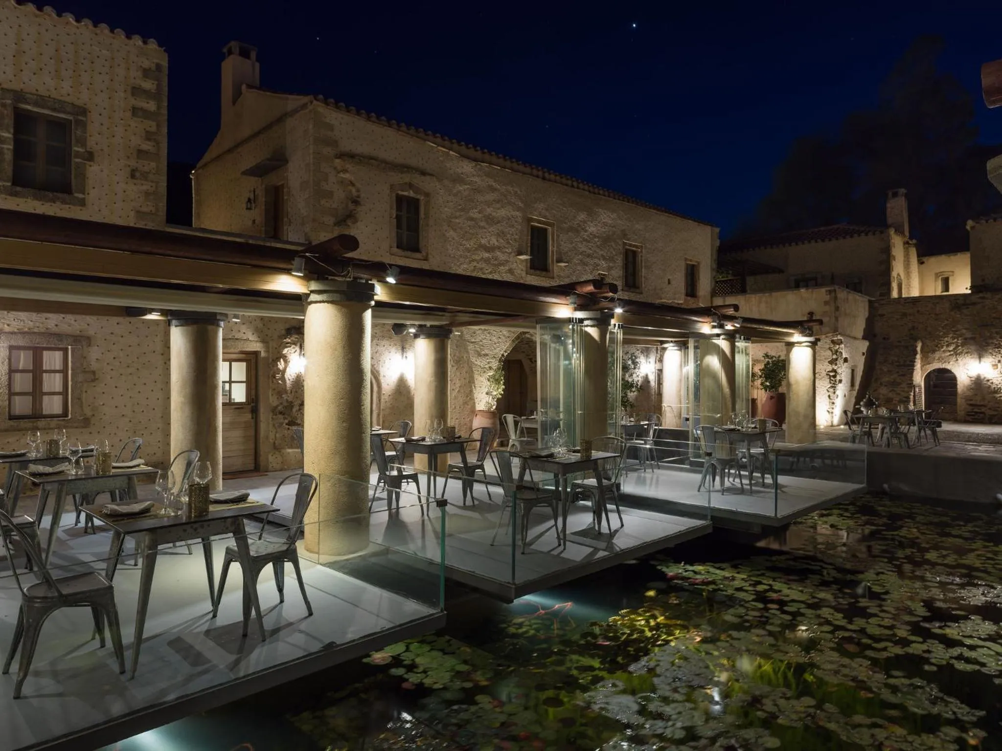 Restaurant/places to eat in Kinsterna Hotel