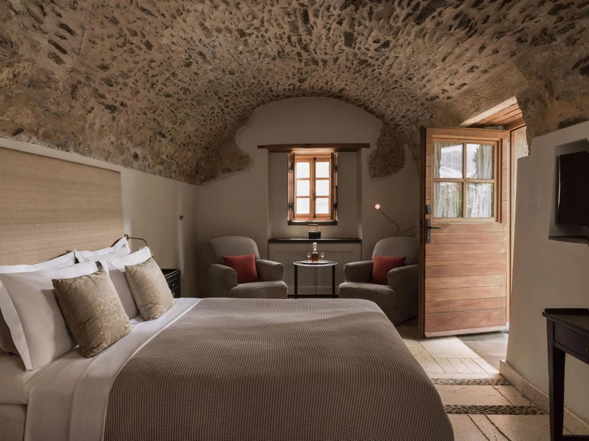 Photo of the whole room, Bed in Kinsterna Hotel