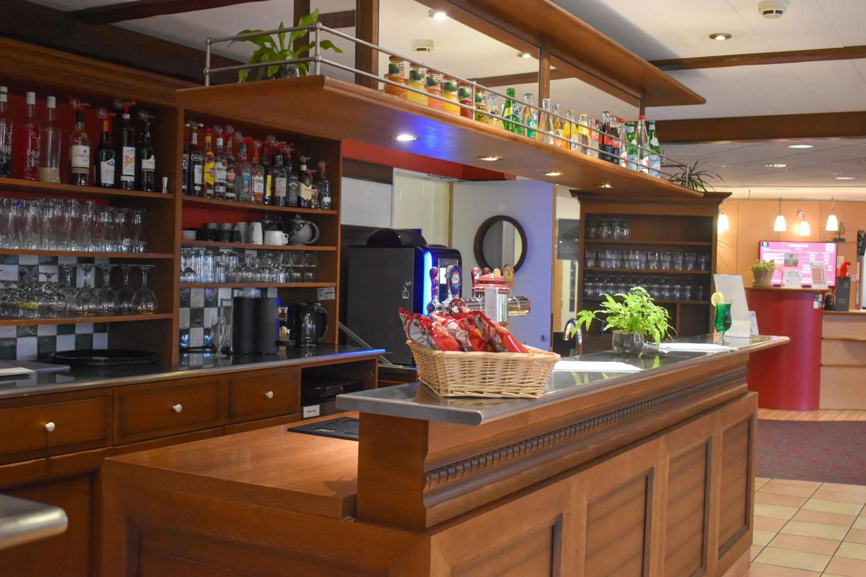 Lounge or bar in ibis Albert Pays de Somme