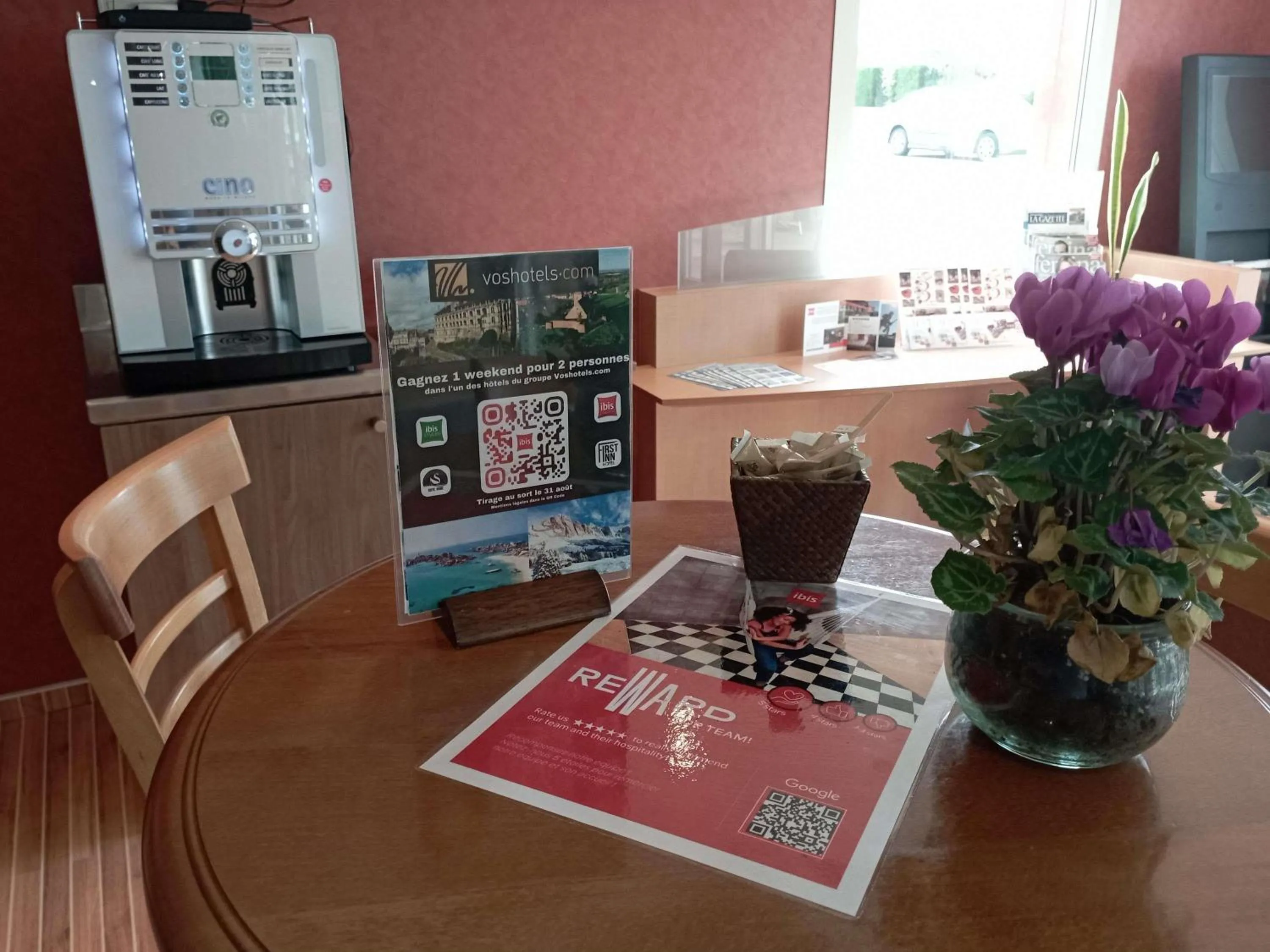 Lounge or bar in ibis Albert Pays de Somme